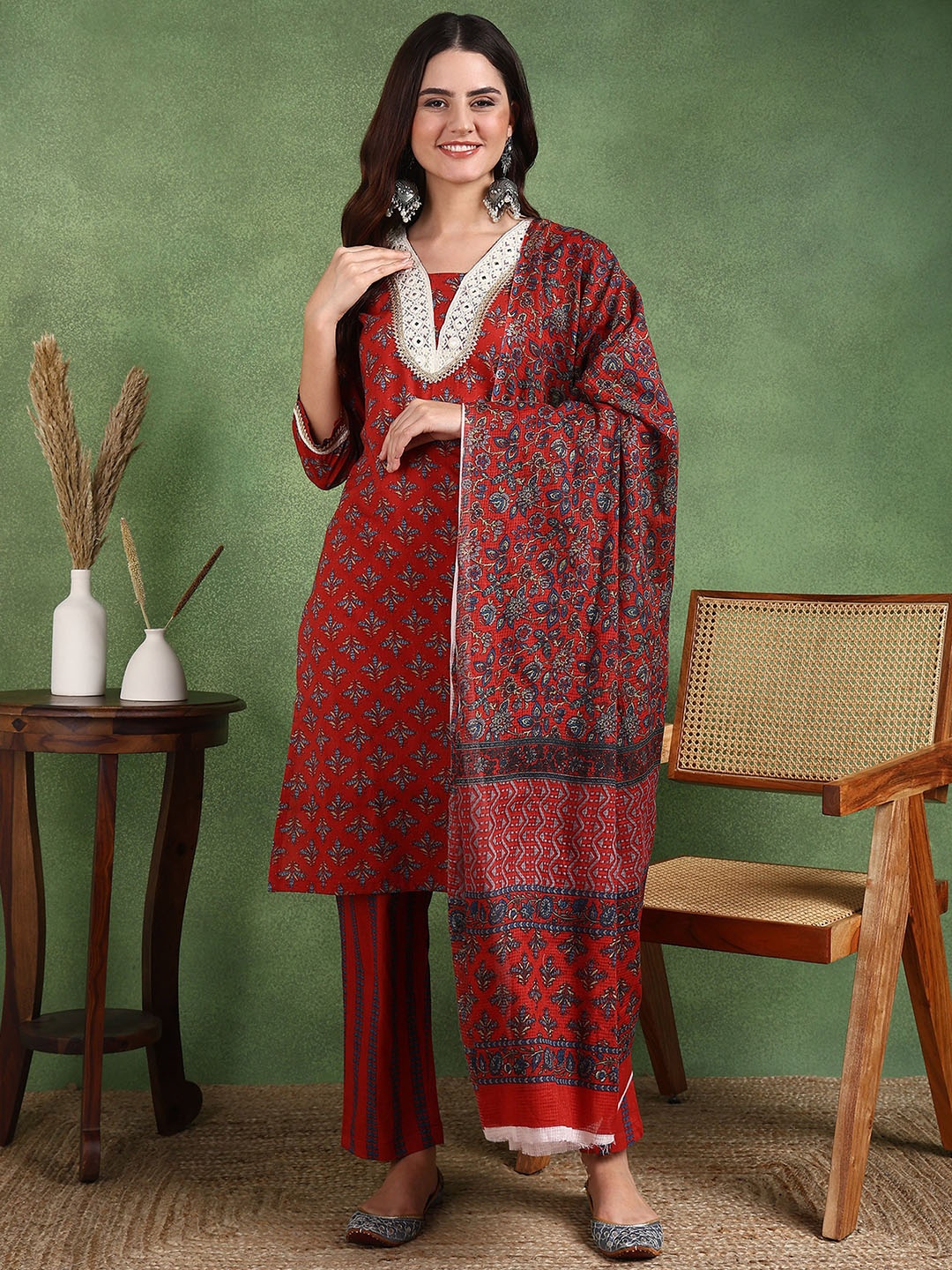 Sangria Floral Printed Pure Cotton V-Neck Straight Kurta With Trousers & Dupatta, Maroon
Sangria Floral Printed Pure Cotton V-Neck Straight Kurta With Trousers & Dupatta, Maroon
