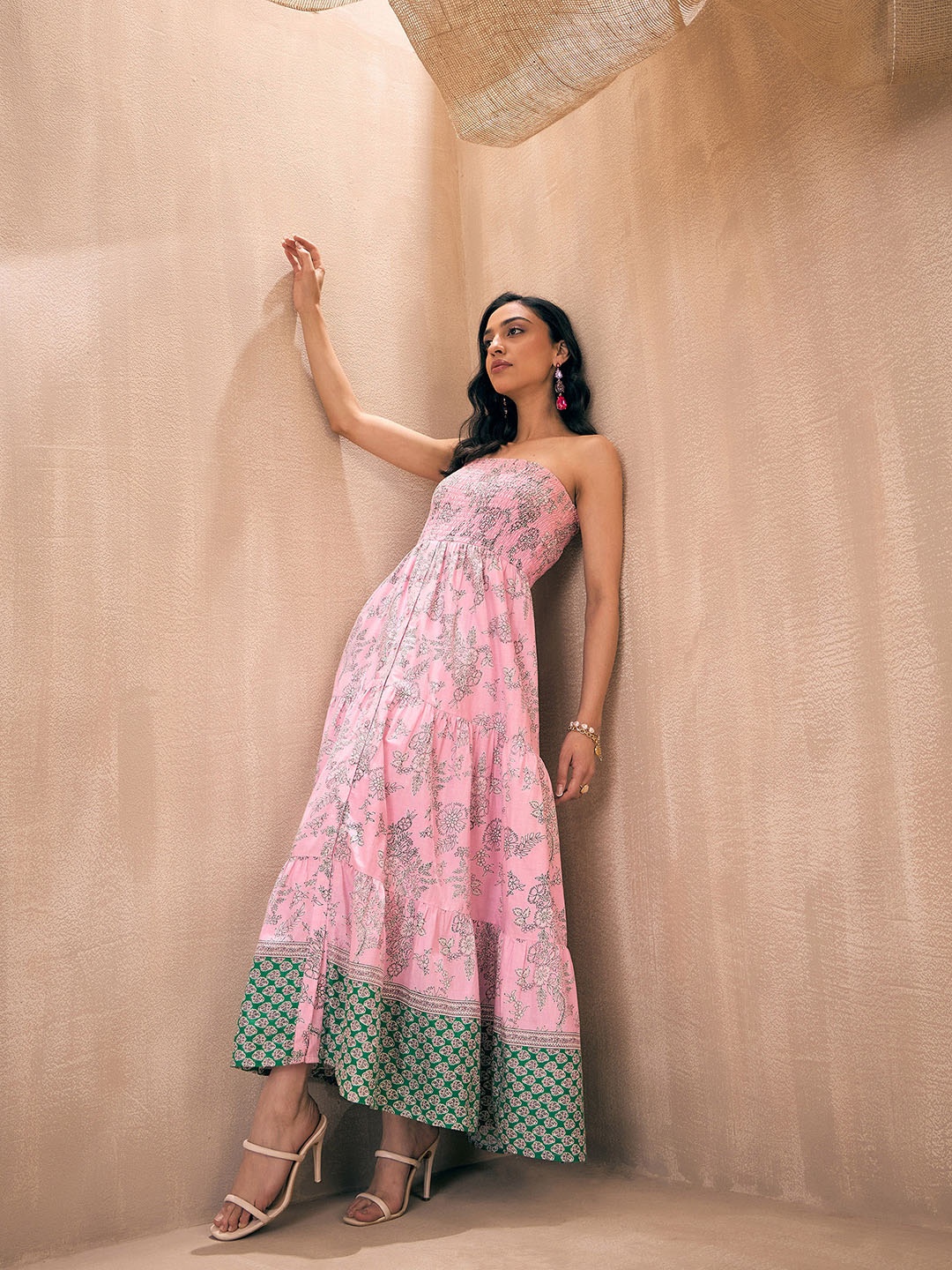 Pink Paprika by SASSAFRAS Strapless Floral Printed Cotton Fit and Flare Maxi Dress
Pink Paprika by SASSAFRAS Strapless Floral Printed Cotton Fit and Flare Maxi Dress