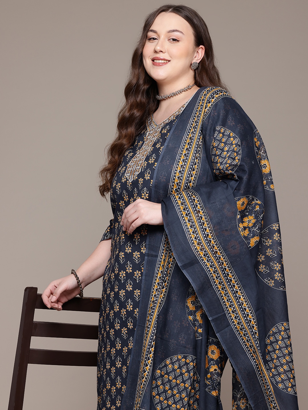 Readiprint Floral Printed Thread Work Pure Cotton Kurta with Trousers & Dupatta, Black
Readiprint Floral Printed Thread Work Pure Cotton Kurta with Trousers & Dupatta, Black