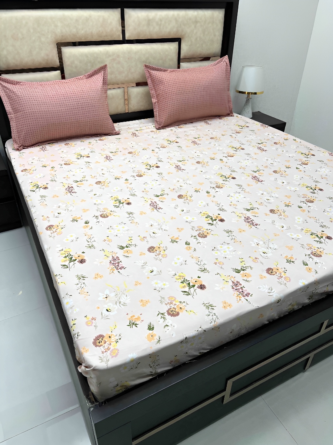 Pure Decor leisure Fur White & Yellow Floral Cotton 260 TC King Bedsheet & 2 Pillow Covers
Pure Decor leisure Fur White & Yellow Floral Cotton 260 TC King Bedsheet & 2 Pillow Covers
