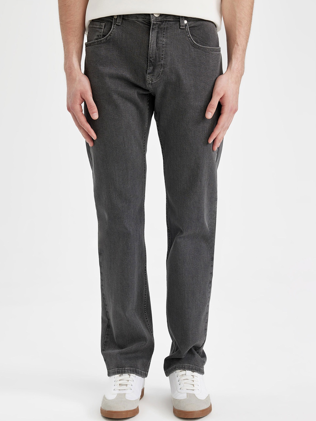 DeFacto Men Mid-Rise Light Fade Clean Look Stretchable Jeans, Grey
