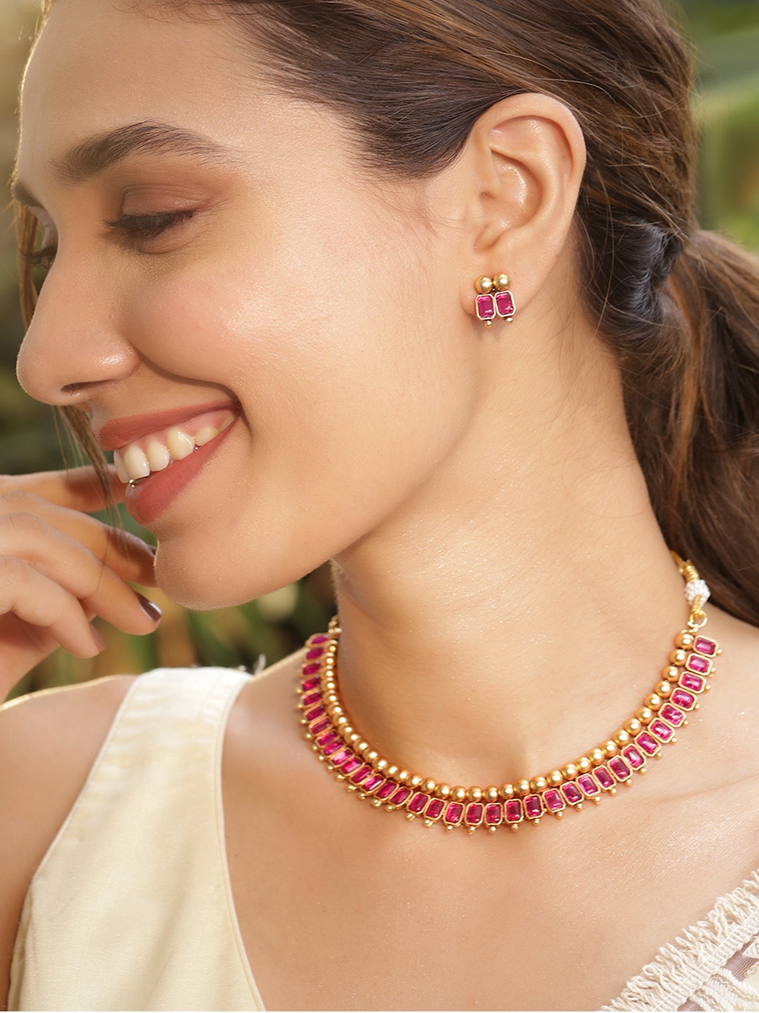 Rubans Handcrafted 22KT Gold Plated Stylish Pink Stone & Gold Beaded Choker Necklace Set
Rubans Handcrafted 22KT Gold Plated Stylish Pink Stone & Gold Beaded Choker Necklace Set