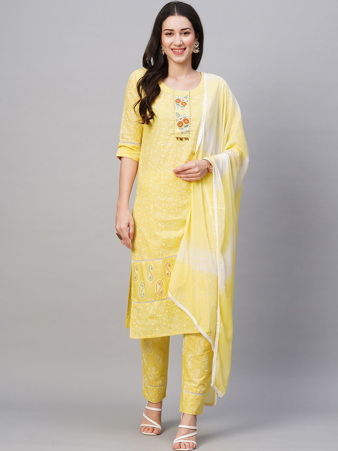 Kiana Ethn Motifs Printed Straight Thread Work Pure Cotton Kurta With Trousers & Dupatta, Yellow
Kiana Ethn Motifs Printed Straight Thread Work Pure Cotton Kurta With Trousers & Dupatta, Yellow