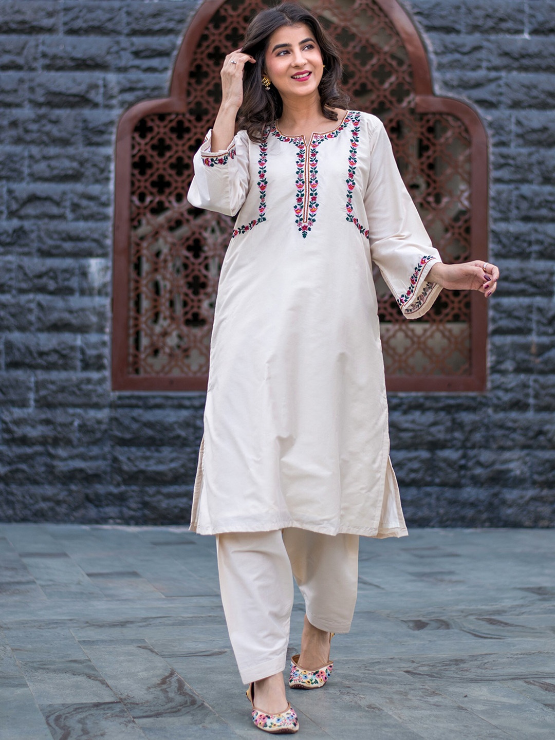 Label Shaurya Sanadhya Floral Round Neck Three-Quarter Sleeves Pure Cotton Kurta Set, Cream
Label Shaurya Sanadhya Floral Round Neck Three-Quarter Sleeves Pure Cotton Kurta Set, Cream