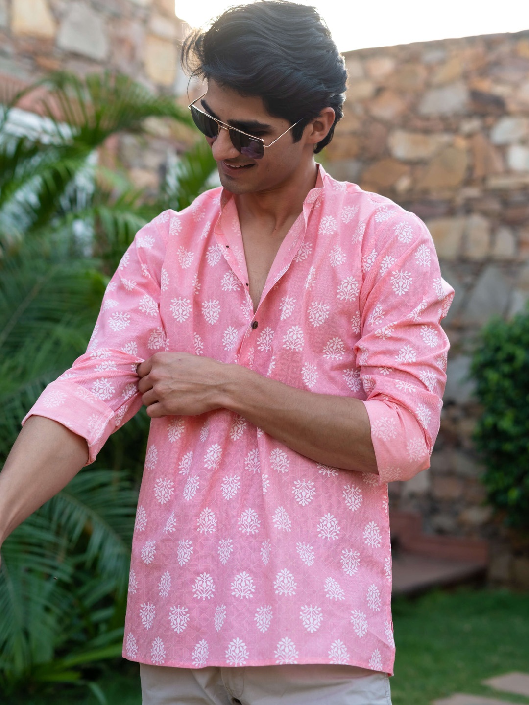 Shasak Floral Printed Mandarin Collar Long Sleeves Cotton Straight Short Kurta, Pink
Shasak Floral Printed Mandarin Collar Long Sleeves Cotton Straight Short Kurta, Pink