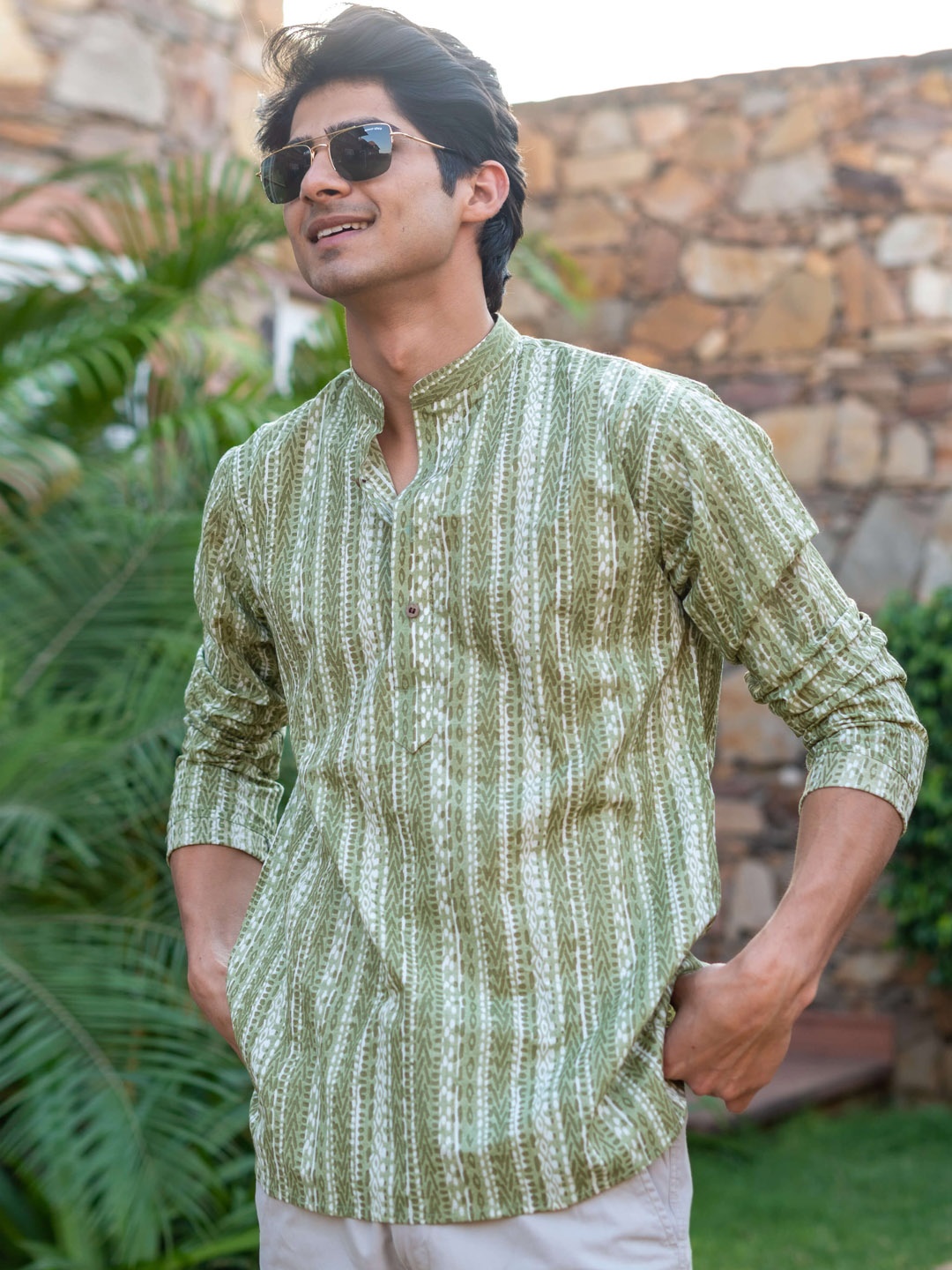 Shasak Geometric Printed Mandarin Collar Long Sleeves Cotton Straight Short Kurta, Green
Shasak Geometric Printed Mandarin Collar Long Sleeves Cotton Straight Short Kurta, Green