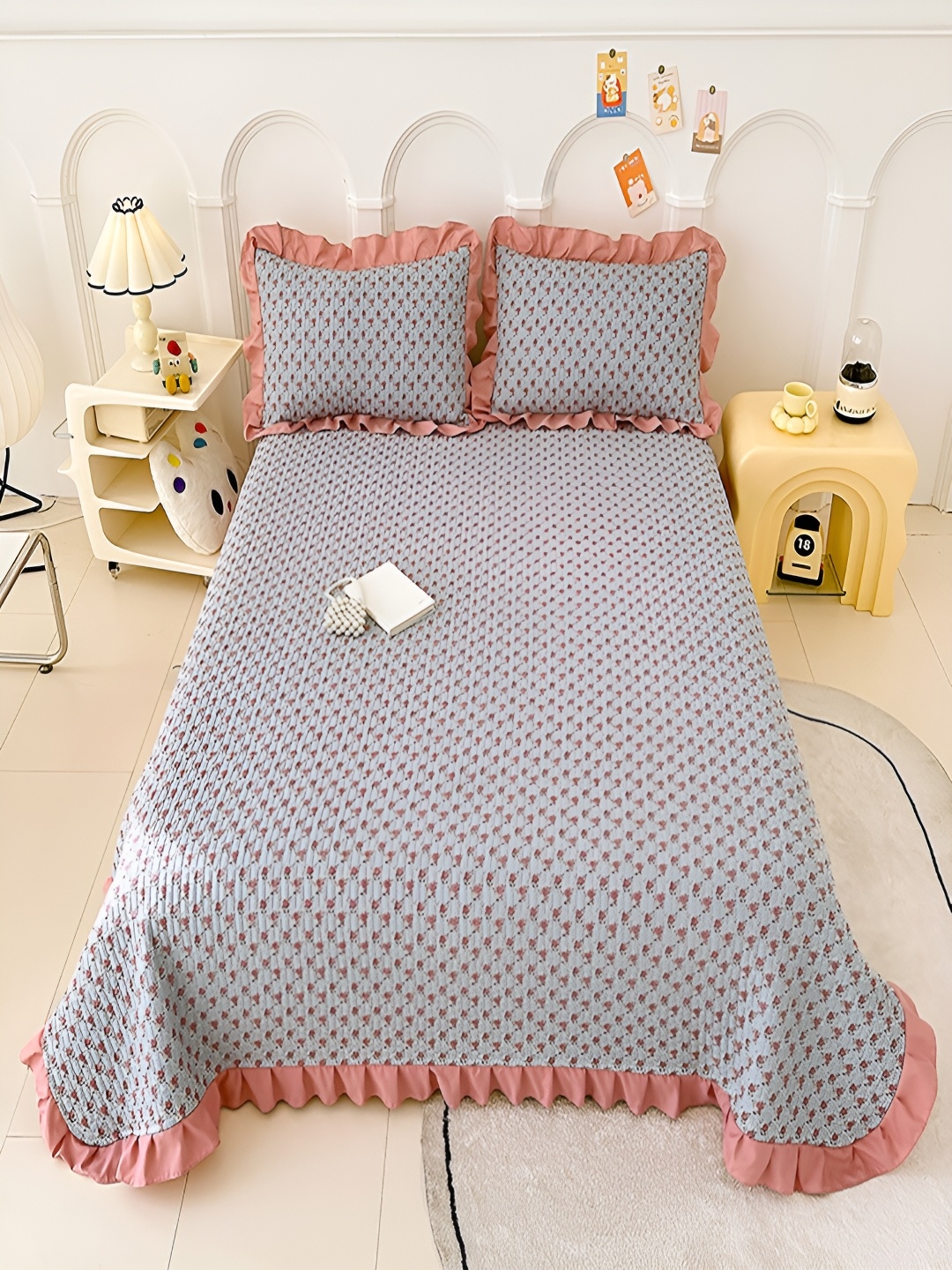 JC HOME Grey & Pink Floral 162 TC Double King Bed Cover With 2 Pillow Covers
JC HOME Grey & Pink Floral 162 TC Double King Bed Cover With 2 Pillow Covers