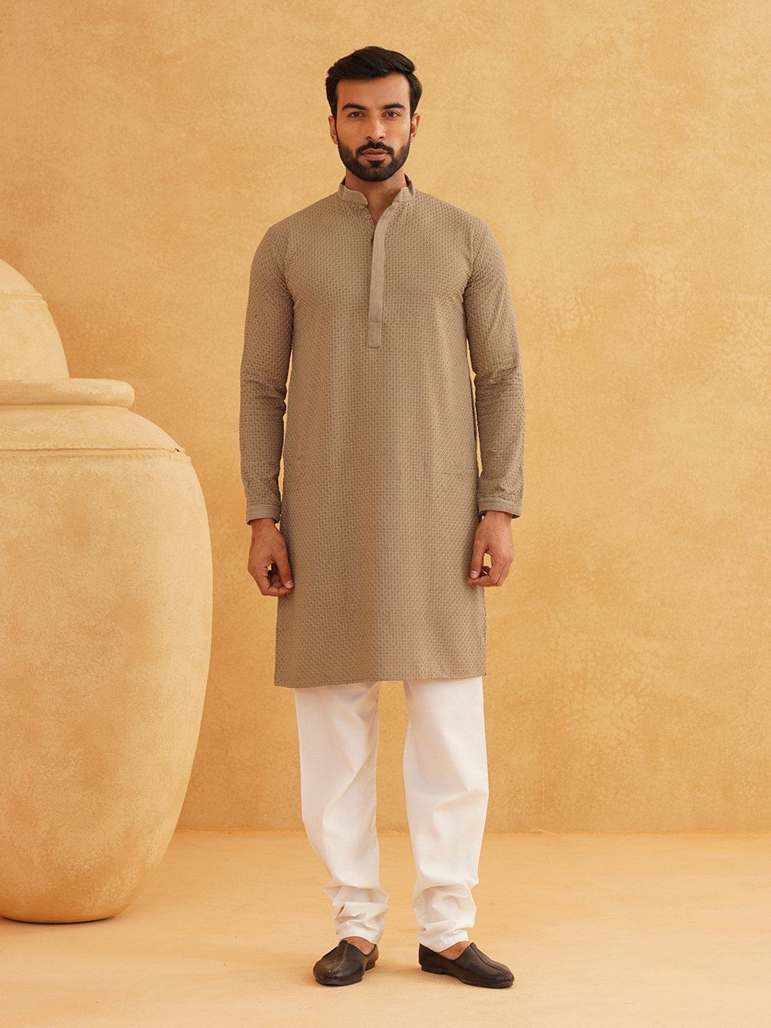 SOJANYA Geometric Embroidered Mandarin Collar Thread Work Pure Cotton Straight Kurta, Coffee brown
SOJANYA Geometric Embroidered Mandarin Collar Thread Work Pure Cotton Straight Kurta, Coffee brown