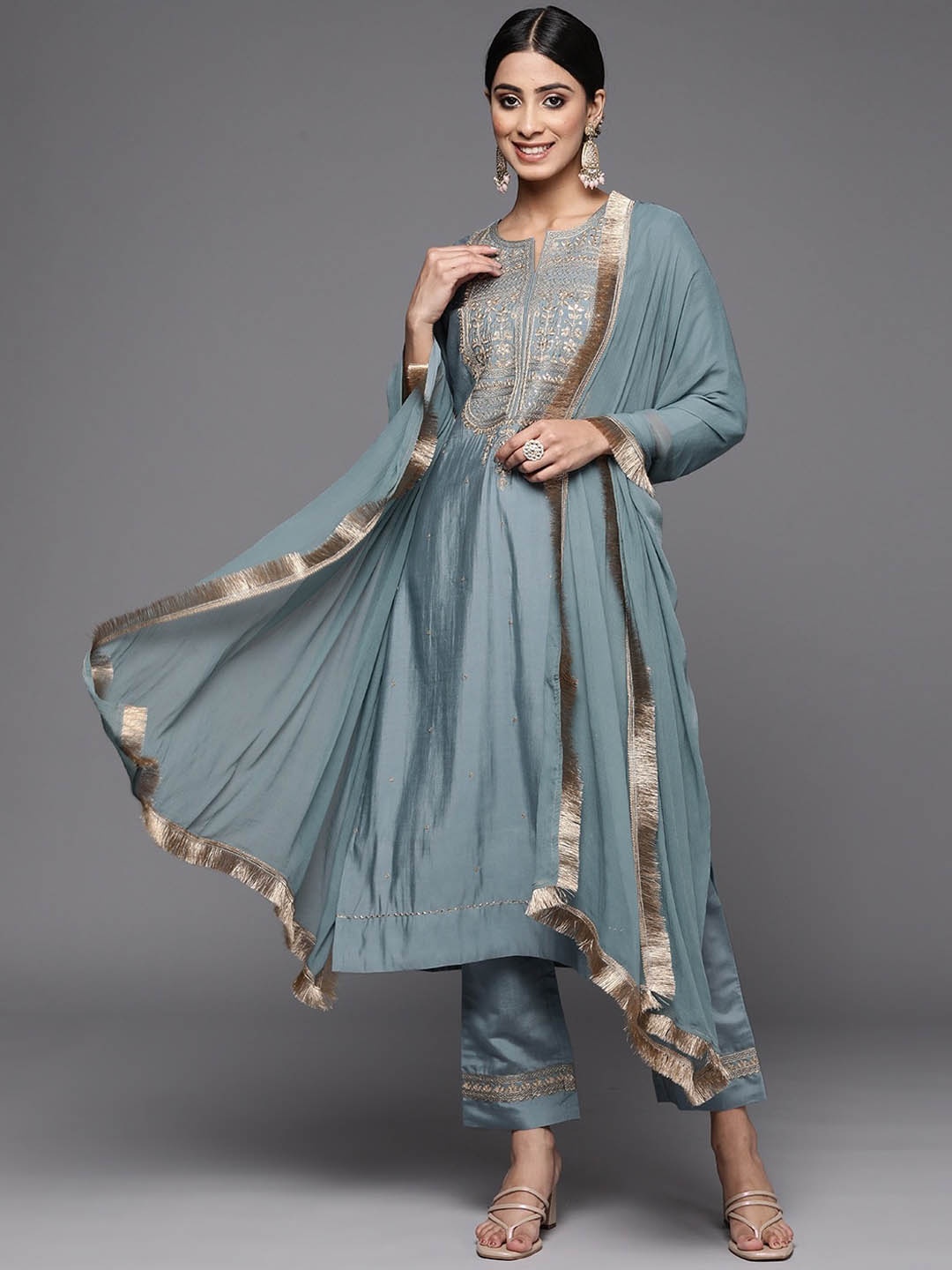 NEWADHIYA ENTERPRISES Notched Neck Floral Embroidered Kurta with Trouser & Dupatta, Grey
NEWADHIYA ENTERPRISES Notched Neck Floral Embroidered Kurta with Trouser & Dupatta, Grey