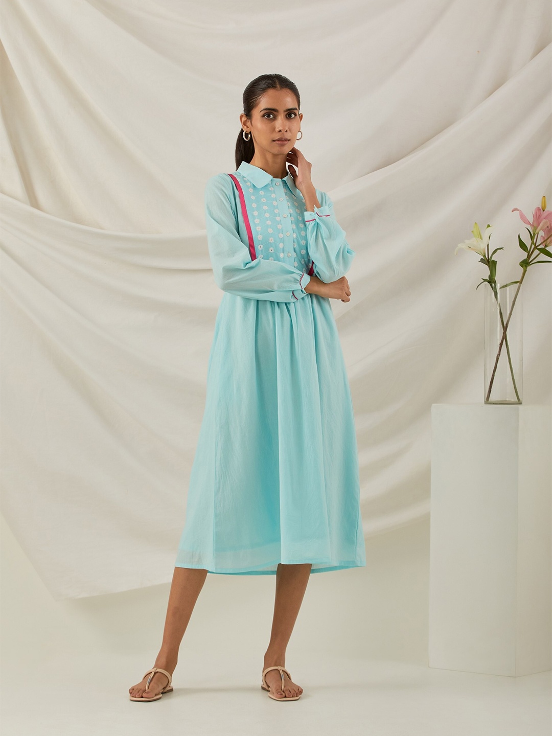 THE INDIAN CAUSE Embroidered Shirt Collar Cuffed Sleeves Gathered Cotton Midi A-Line Dress, Blue
THE INDIAN CAUSE Embroidered Shirt Collar Cuffed Sleeves Gathered Cotton Midi A-Line Dress, Blue
