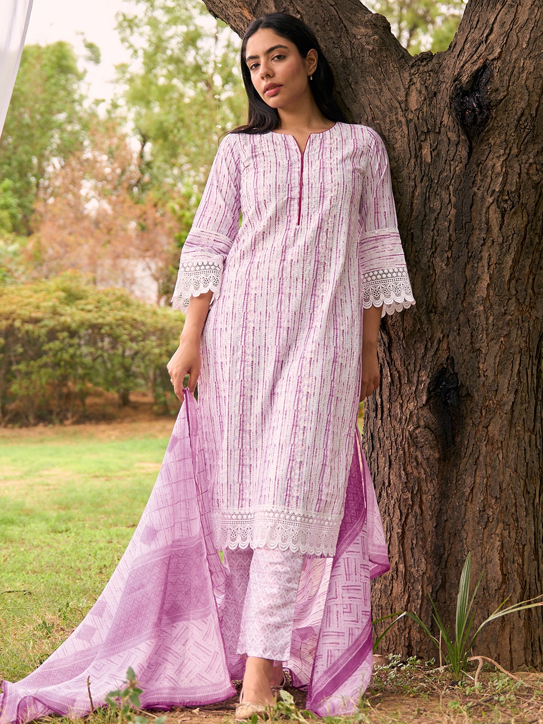 Libas Notched Neck Flared Sleeves Floral Embroidered Straight Kurta with Palazzo & Dupatta, Off white
Libas Notched Neck Flared Sleeves Floral Embroidered Straight Kurta with Palazzo & Dupatta, Off white