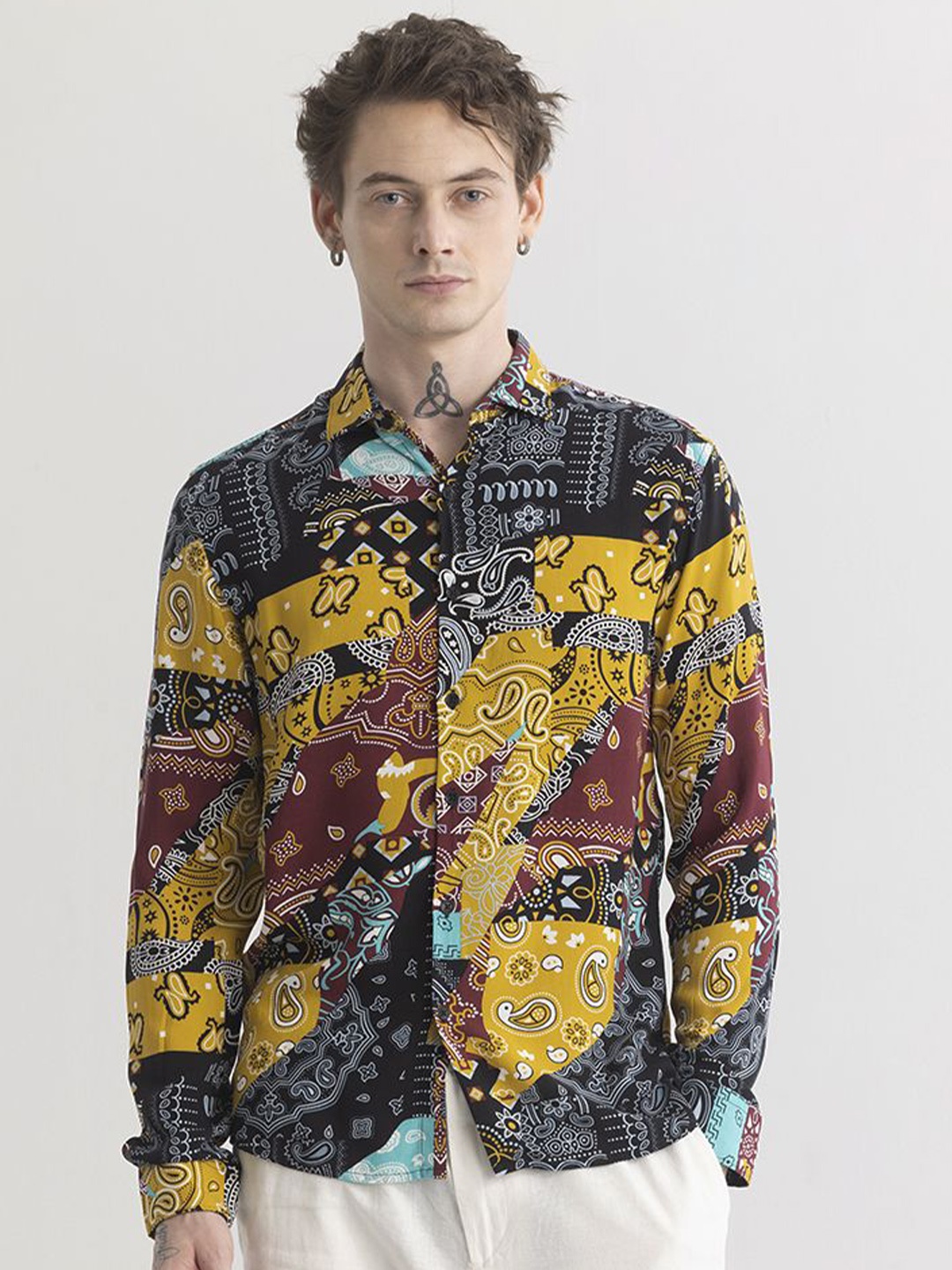 Snitch Classic Slim Fit Floral Printed Spread Collar Long Sleeves Casual Shirt, Black
Snitch Classic Slim Fit Floral Printed Spread Collar Long Sleeves Casual Shirt, Black