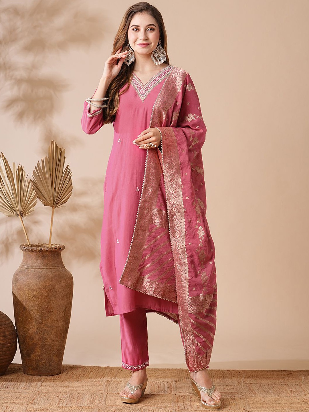FASHOR Floral Embroidered Regular Zardozi Straight Kurta With Trousers & Dupatta, Pink
FASHOR Floral Embroidered Regular Zardozi Straight Kurta With Trousers & Dupatta, Pink