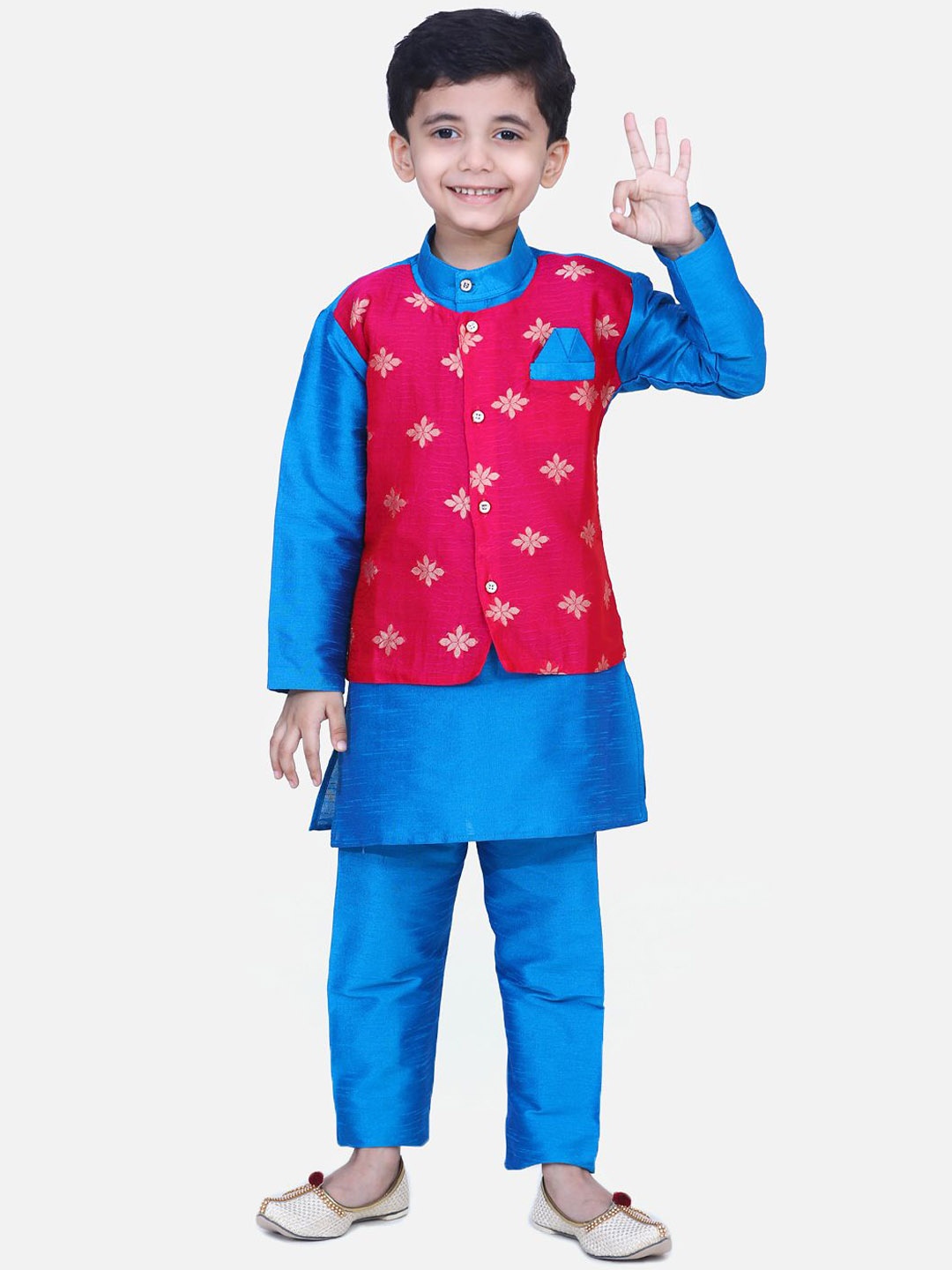 BownBee Boys Floral Printed Mandarin Collar Regular Straight Kurta with Pyjamas, Blue
BownBee Boys Floral Printed Mandarin Collar Regular Straight Kurta with Pyjamas, Blue