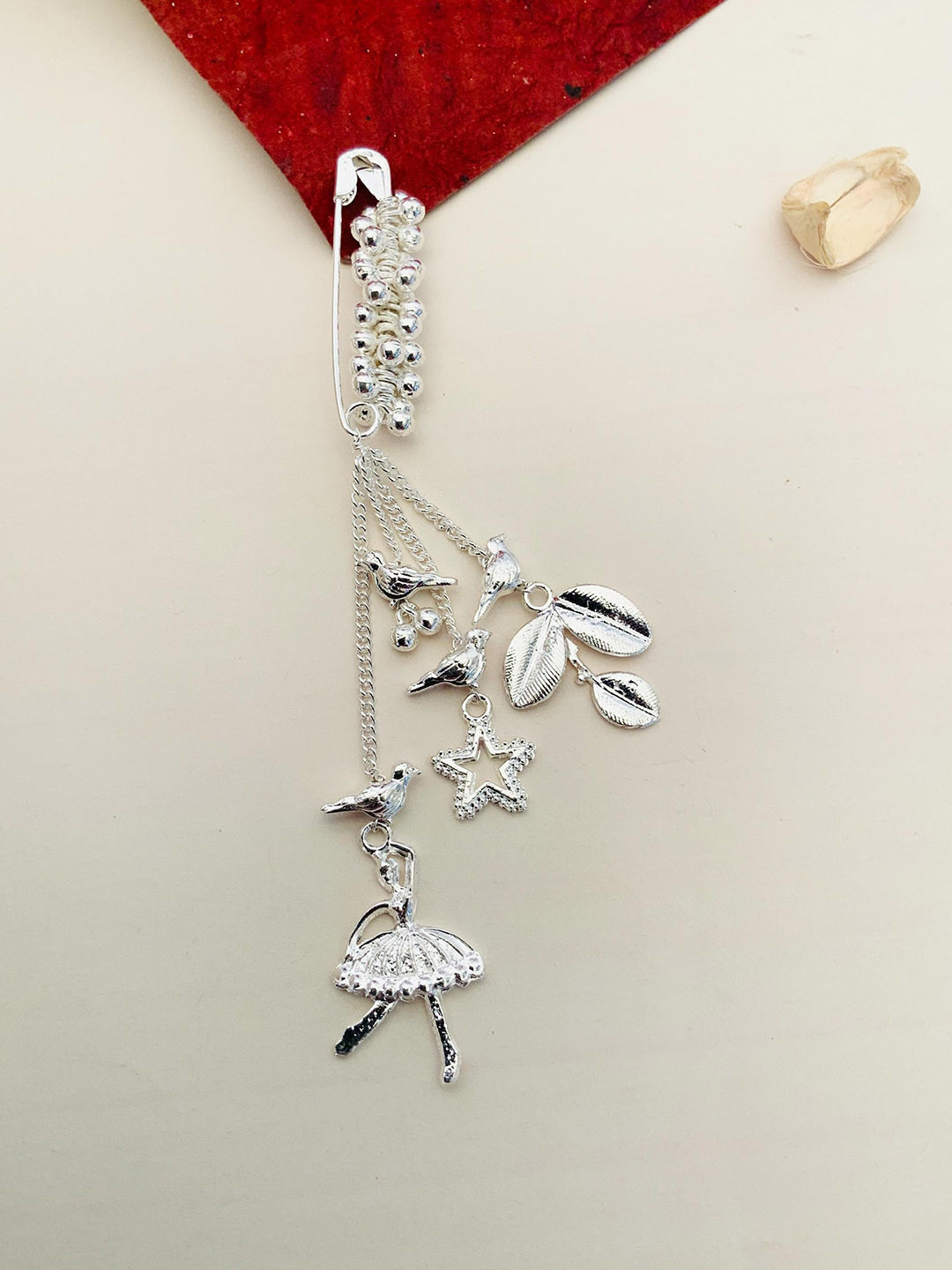 ABDESIGNS Artificial Stones Studded Saree Clip Saree Accessories, Silver
ABDESIGNS Artificial Stones Studded Saree Clip Saree Accessories, Silver