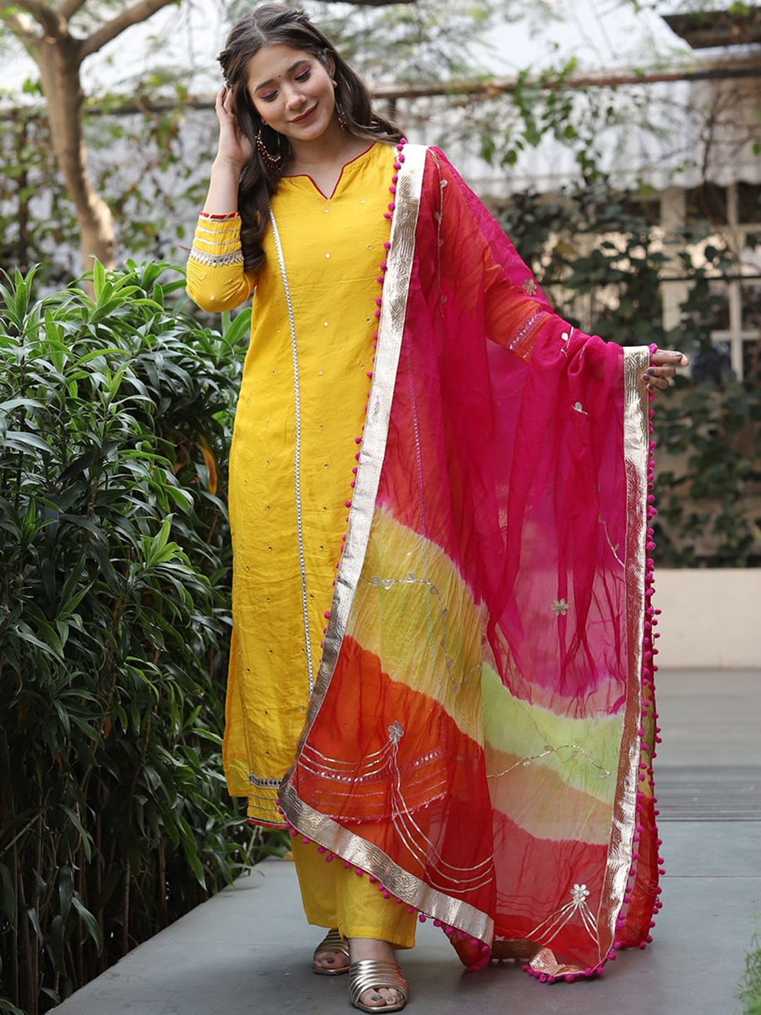 ROOHANIYAT Ethnic Motifs Embroidered Regular Pure Cotton Kurta With Trousers & Dupatta, Yellow
ROOHANIYAT Ethnic Motifs Embroidered Regular Pure Cotton Kurta With Trousers & Dupatta, Yellow