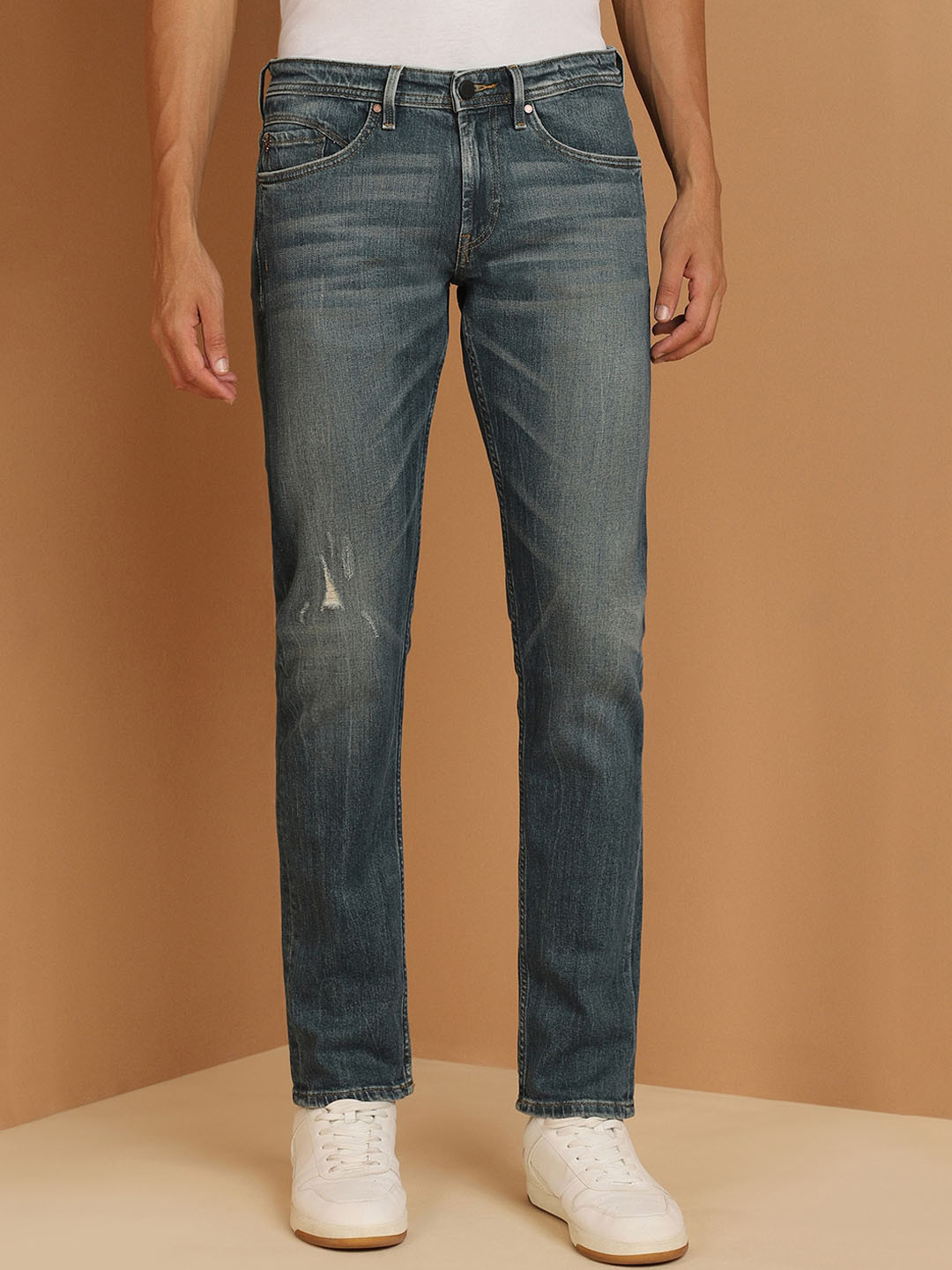 Allen Solly Men Low Distress Light Fade Mid-Rise Slim Fit Cotton Non Stretchable Jeans, Blue
Allen Solly Men Low Distress Light Fade Mid-Rise Slim Fit Cotton Non Stretchable Jeans, Blue
