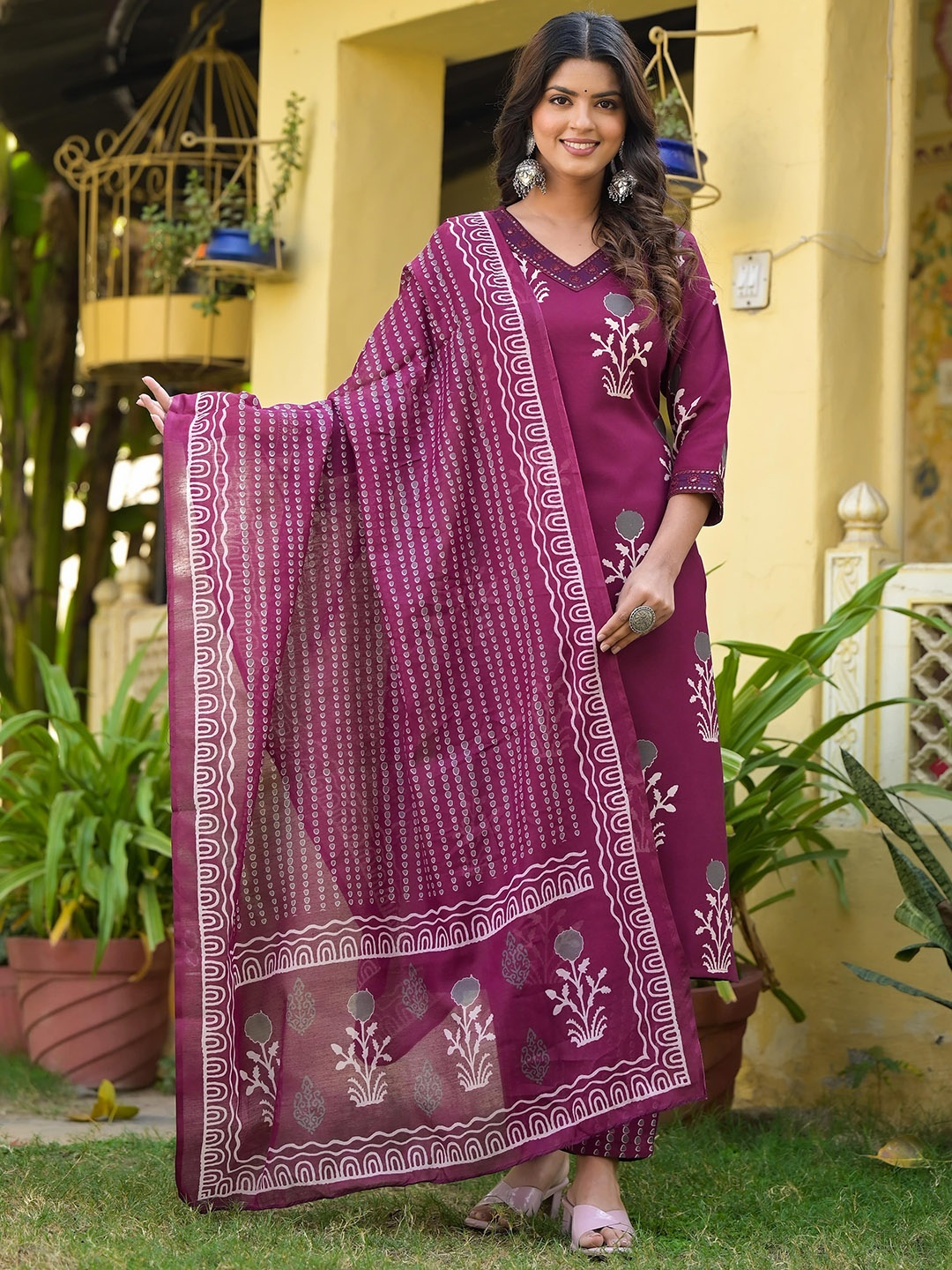 KALINI Floral Printed Regular Thread Work Straight Kurta With Trousers & Dupatta, Purple
KALINI Floral Printed Regular Thread Work Straight Kurta With Trousers & Dupatta, Purple