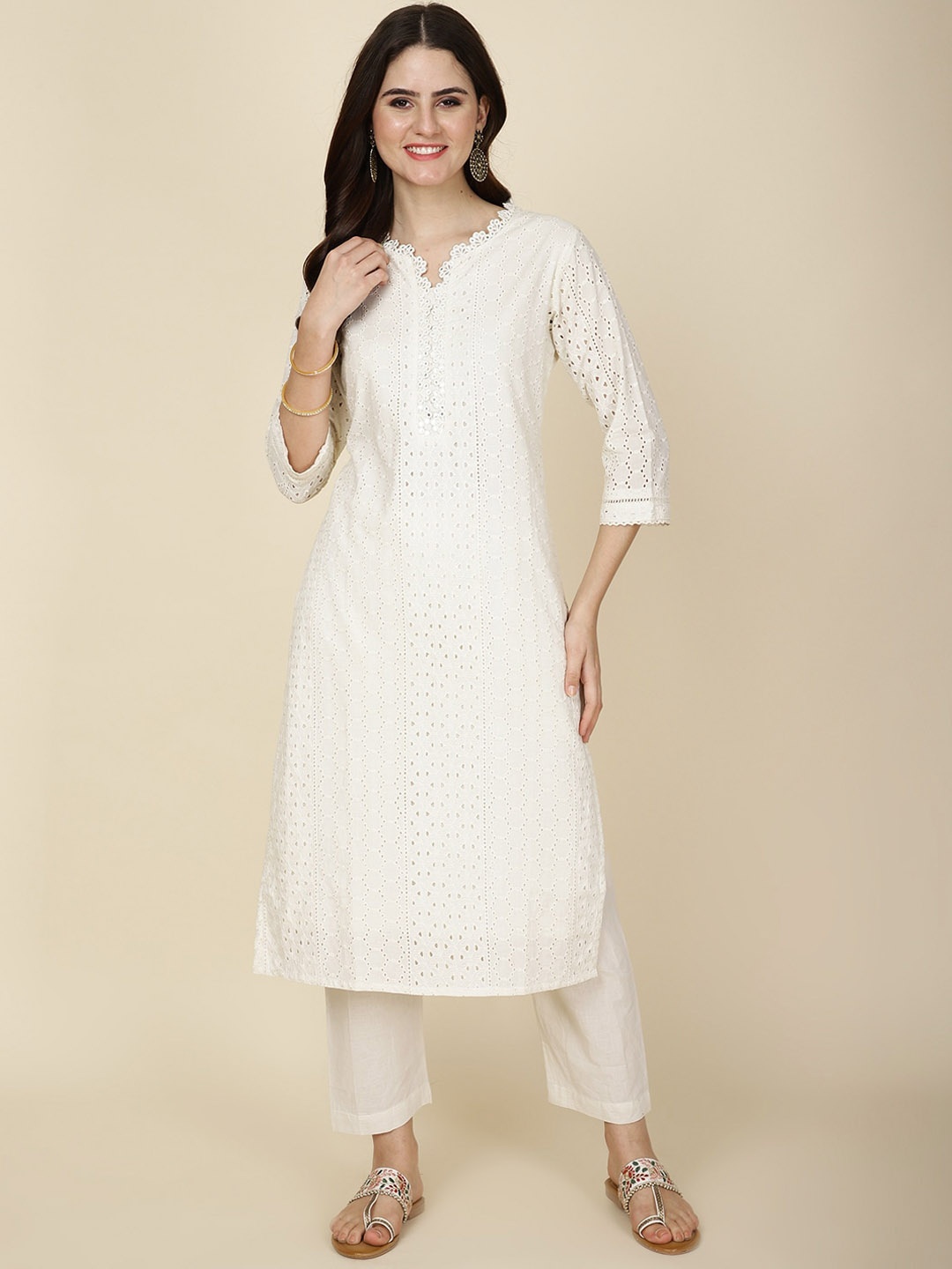 Meena Bazaar V Neck Ethnic Motifs Embroidered Regular Thread Work Straight Kurta Set, Cream
Meena Bazaar V Neck Ethnic Motifs Embroidered Regular Thread Work Straight Kurta Set, Cream