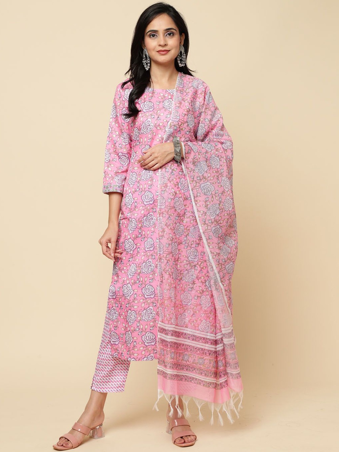 Meena Bazaar Round Neck Floral Printed Regular Straight Kurta with Trousers & With Dupatta, Pink
Meena Bazaar Round Neck Floral Printed Regular Straight Kurta with Trousers & With Dupatta, Pink