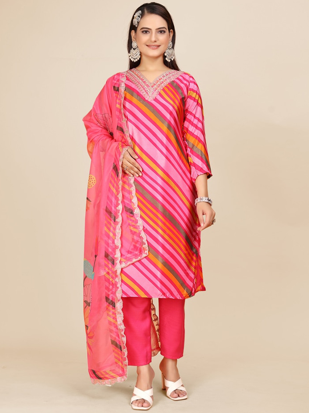 Fashion FRICKS Leheriya Printed V-Neck Three-Quarter Sleeves Pure Silk Kurta Set, Pink
Fashion FRICKS Leheriya Printed V-Neck Three-Quarter Sleeves Pure Silk Kurta Set, Pink