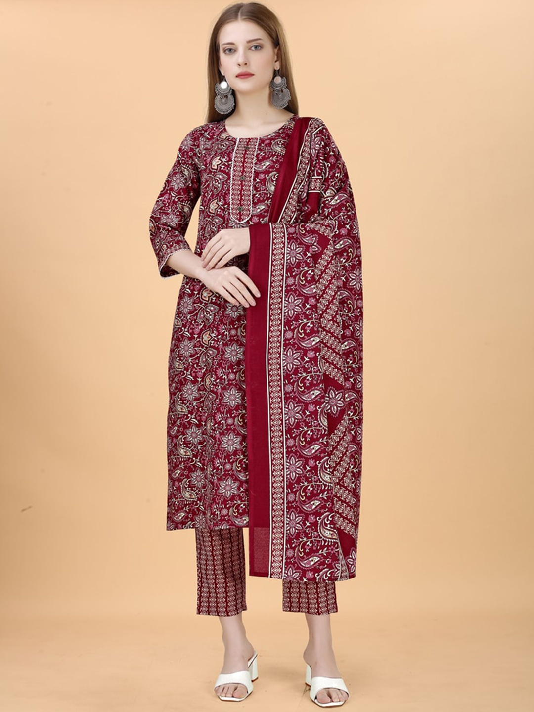 Fashion FRICKS Ethnic Motifs Printed Round Neck Three-Quarter Sleeves Kurta Set, Red
Fashion FRICKS Ethnic Motifs Printed Round Neck Three-Quarter Sleeves Kurta Set, Red