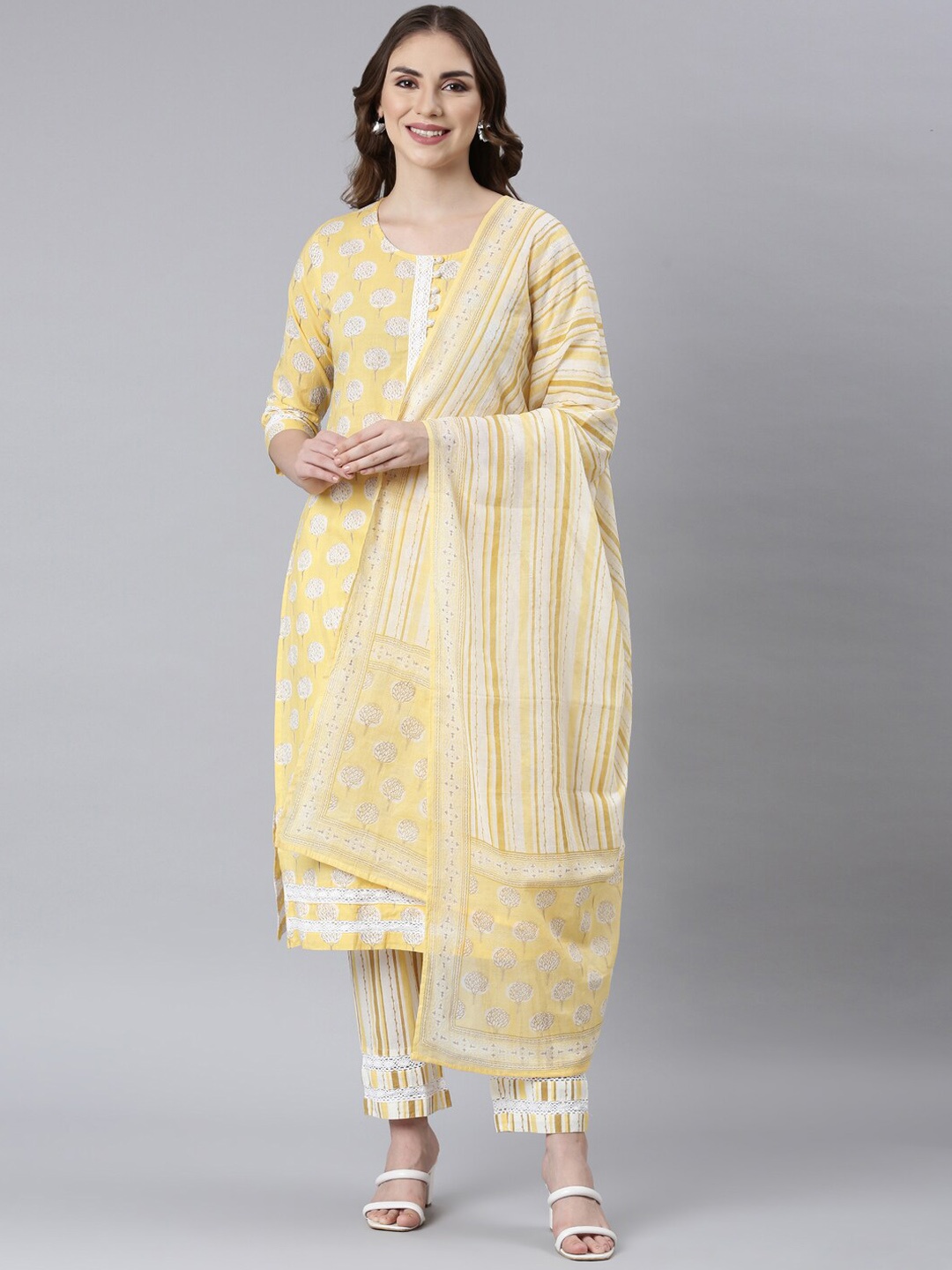 Neerus Ethinic Motifs Printed Round Neck Thread Work Kurta with Trousers & Dupatta, Yellow
Neerus Ethinic Motifs Printed Round Neck Thread Work Kurta with Trousers & Dupatta, Yellow