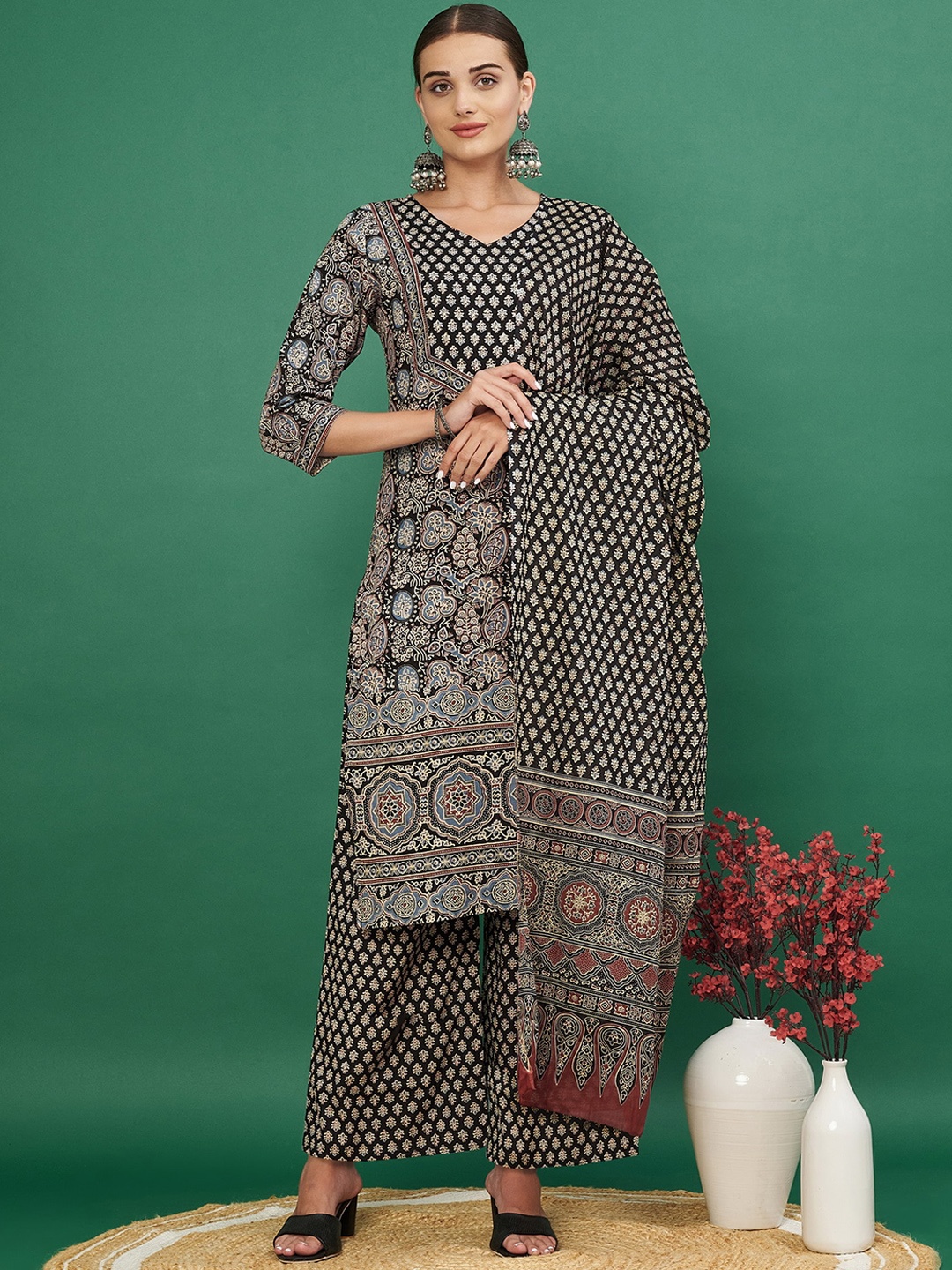 Vbuyz Women Ethnic Motifs Printed Regular Pure Cotton Kurta with Palazzos & With Dupatta, Black
Vbuyz Women Ethnic Motifs Printed Regular Pure Cotton Kurta with Palazzos & With Dupatta, Black