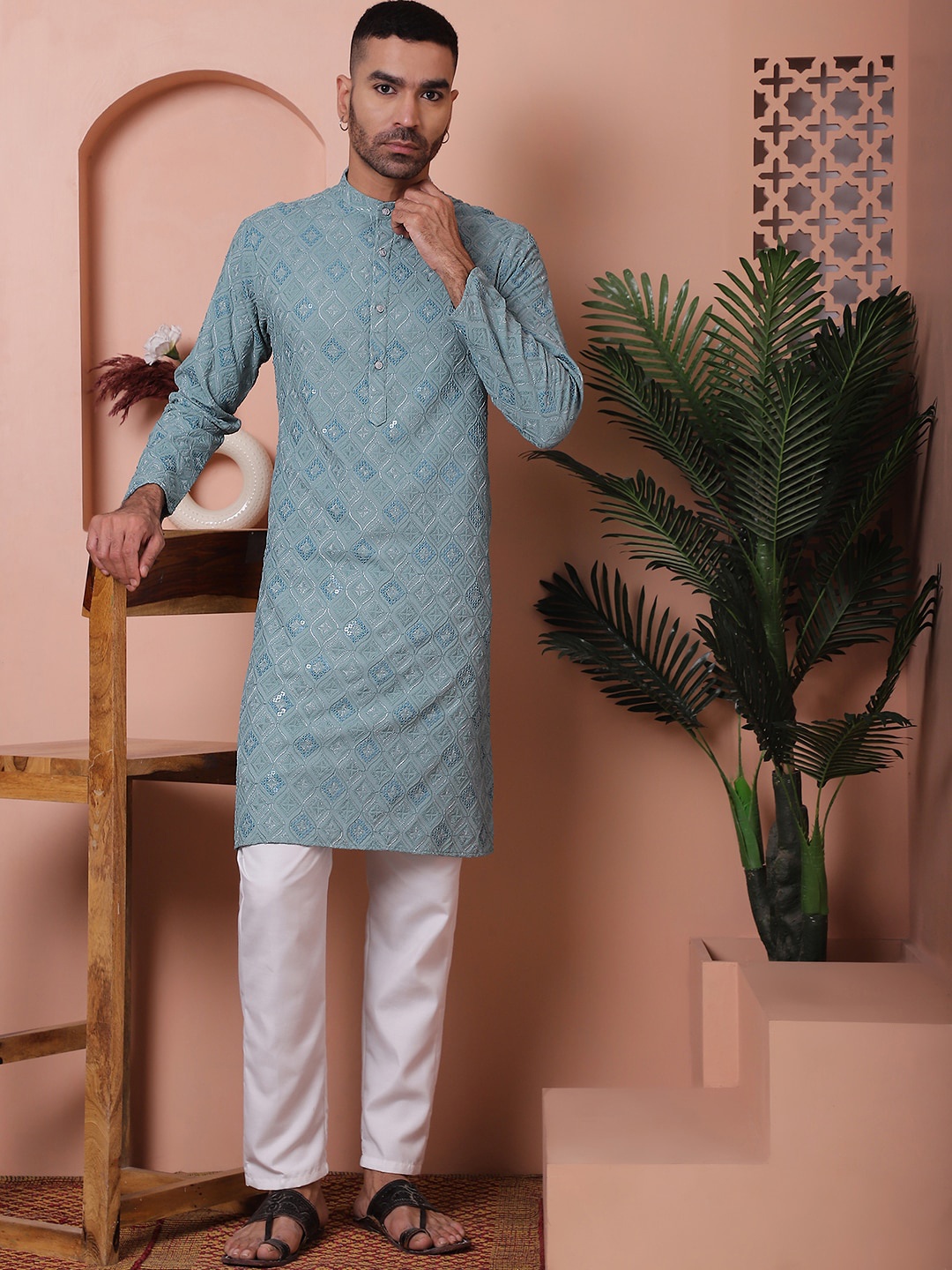 Jompers Ethnic Motifs Embroidered Mandarin Collar Long Sleeves Kurta with Pyjamas, Grey
Jompers Ethnic Motifs Embroidered Mandarin Collar Long Sleeves Kurta with Pyjamas, Grey