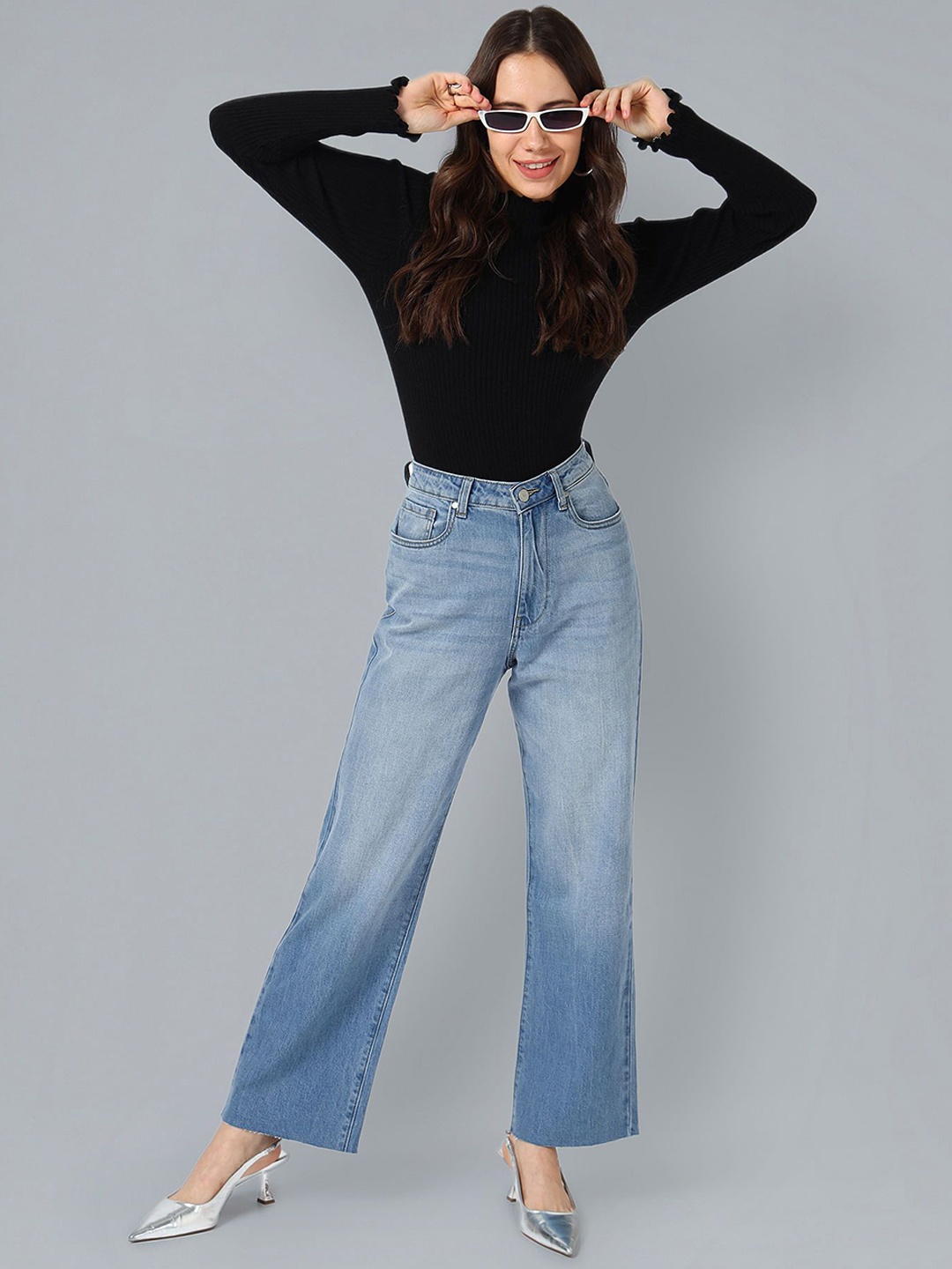Flying Machine Women Straight Fit High-Rise Clean Look Light Fade Stretchable Jeans, Blue
Flying Machine Women Straight Fit High-Rise Clean Look Light Fade Stretchable Jeans, Blue