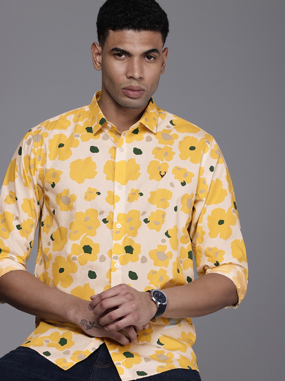 Allen Solly Classic Fit Floral Printed Cutaway Collar Pure Cotton Casual Shirt, White
Allen Solly Classic Fit Floral Printed Cutaway Collar Pure Cotton Casual Shirt, White