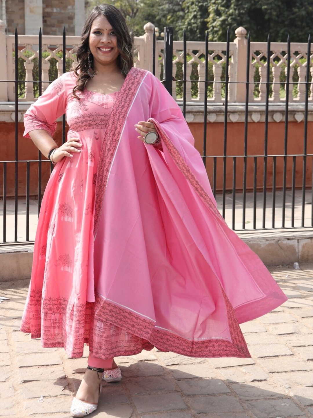 Swadeshi Shringaar Women Ethnic Motifs Printed Cotton Kurta with Trousers & With Dupatta, Pink
Swadeshi Shringaar Women Ethnic Motifs Printed Cotton Kurta with Trousers & With Dupatta, Pink