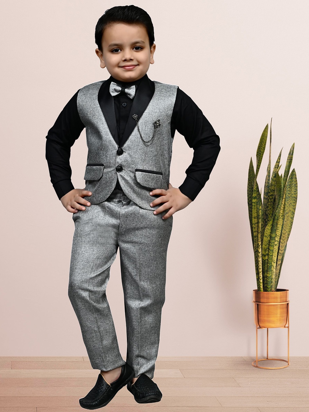 BAESD Boys Suit for Party, Wedding and all Ocassions. Color Grey Size 2-3 Years
BAESD Boys Suit for Party, Wedding and all Ocassions. Color Grey Size 2-3 Years