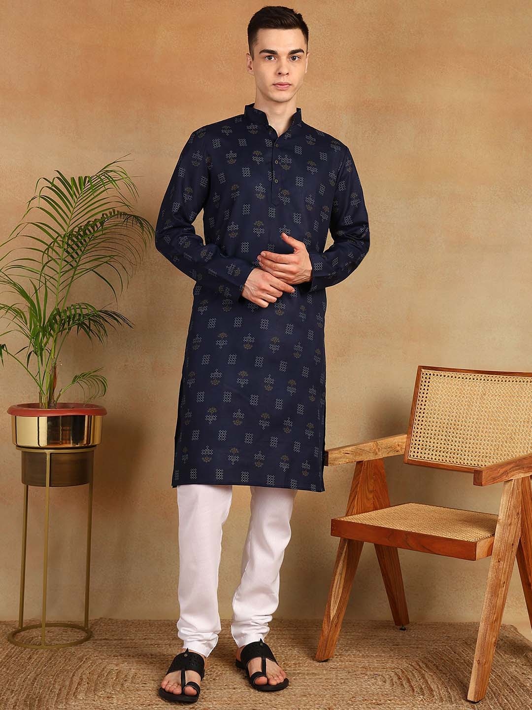 Anouk Navy Blue Ethnic Motifs Printed Mandarin Collar Regular Straight Kurta With Pyjama
Anouk Navy Blue Ethnic Motifs Printed Mandarin Collar Regular Straight Kurta With Pyjama