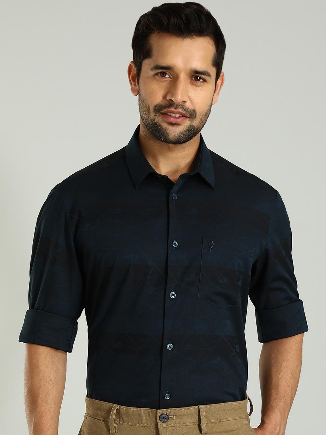 Indian Terrain Spread Collar Long Sleeves Abstract Printed Classic Slim Fit Formal Shirt, Blue
Indian Terrain Spread Collar Long Sleeves Abstract Printed Classic Slim Fit Formal Shirt, Blue