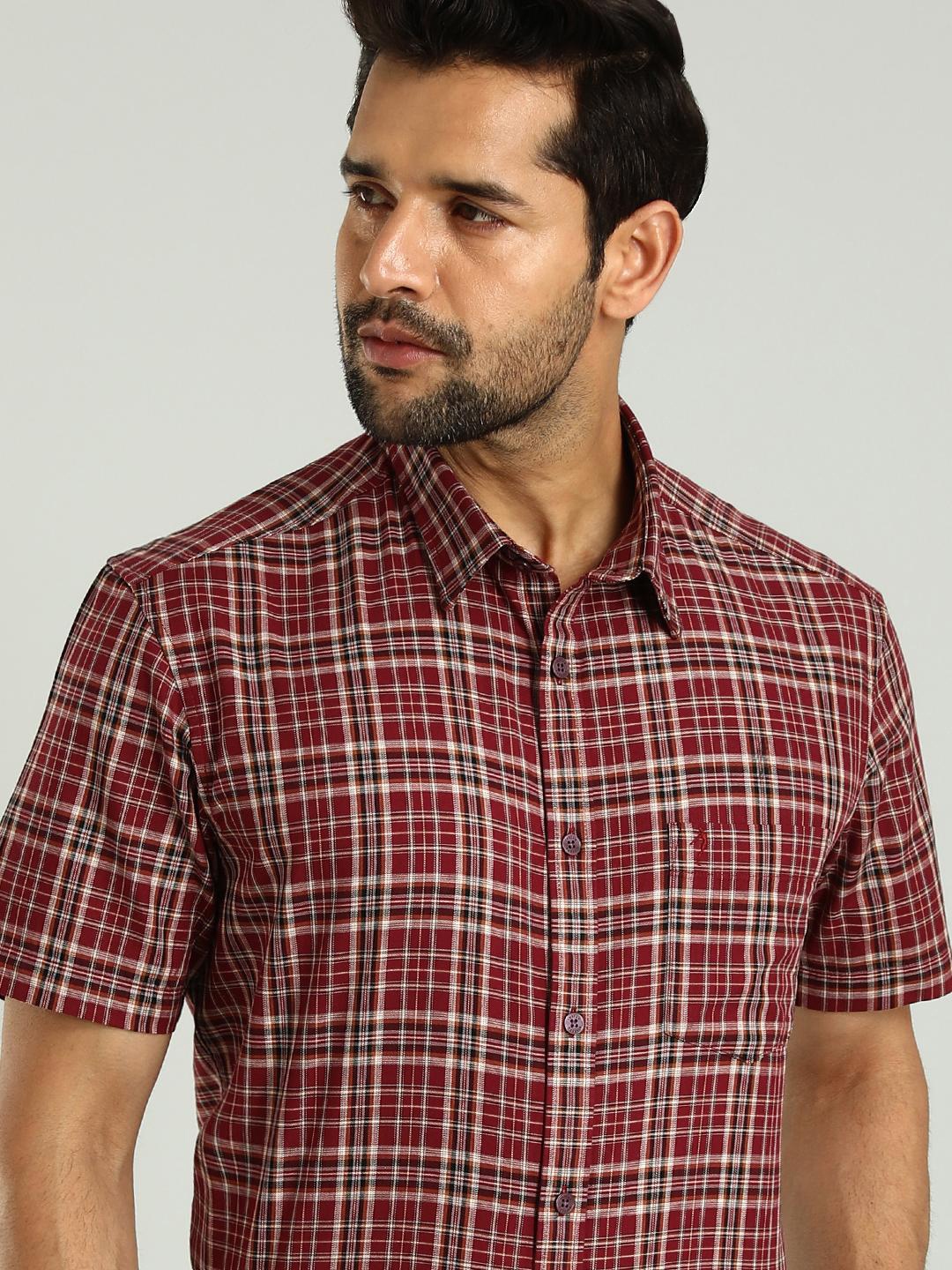 Indian Terrain Spread Collar Short Sleeves Classic Slim Fit Checked Cotton Formal Shirt, Red
Indian Terrain Spread Collar Short Sleeves Classic Slim Fit Checked Cotton Formal Shirt, Red