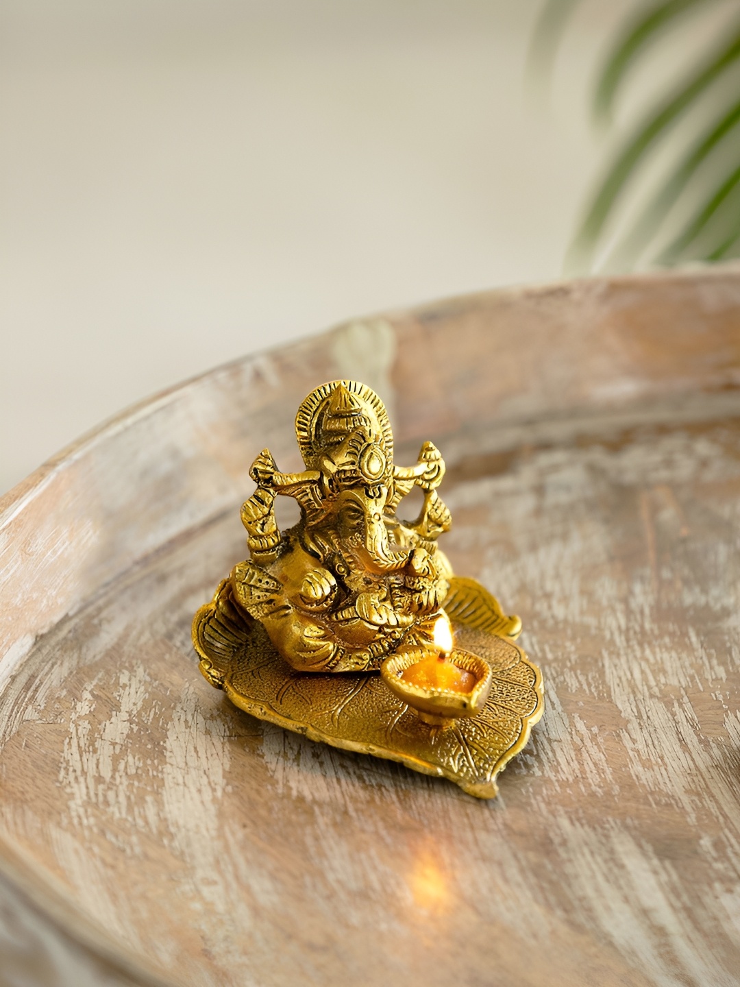 ExclusiveLane Gold Toned Betel Leaf Ganesha Idol & Diya Decorative Showpiece Figurine
ExclusiveLane Gold Toned Betel Leaf Ganesha Idol & Diya Decorative Showpiece Figurine