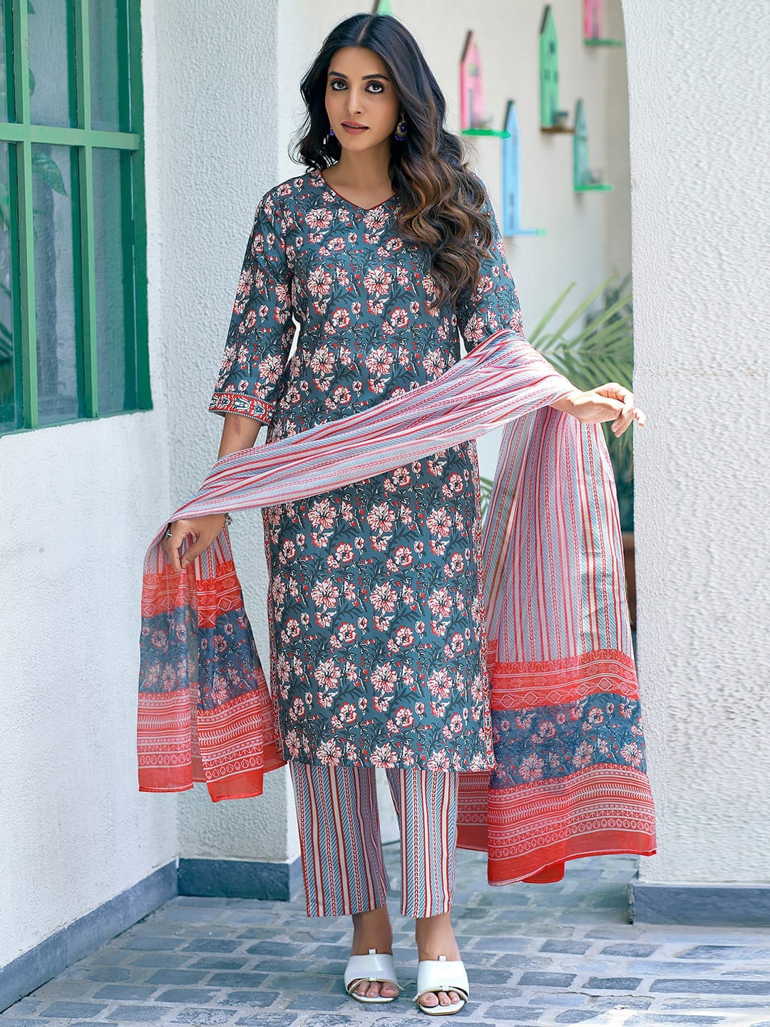 KALINI Women Floral Printed Regular Gotta Patti Kurta with Trousers & With Dupatta, Teal
KALINI Women Floral Printed Regular Gotta Patti Kurta with Trousers & With Dupatta, Teal