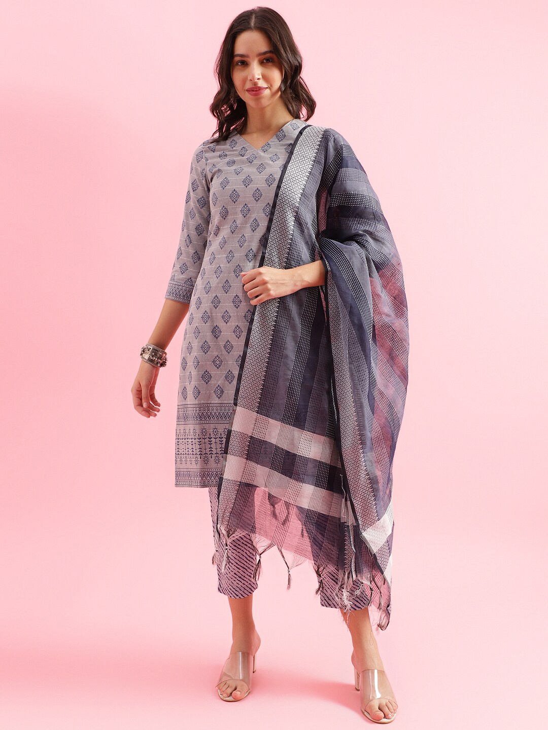 HRITIKA Women Ethnic Motifs Printed Straight Kurta with Trousers & Dupatta, Navy blue
HRITIKA Women Ethnic Motifs Printed Straight Kurta with Trousers & Dupatta, Navy blue
