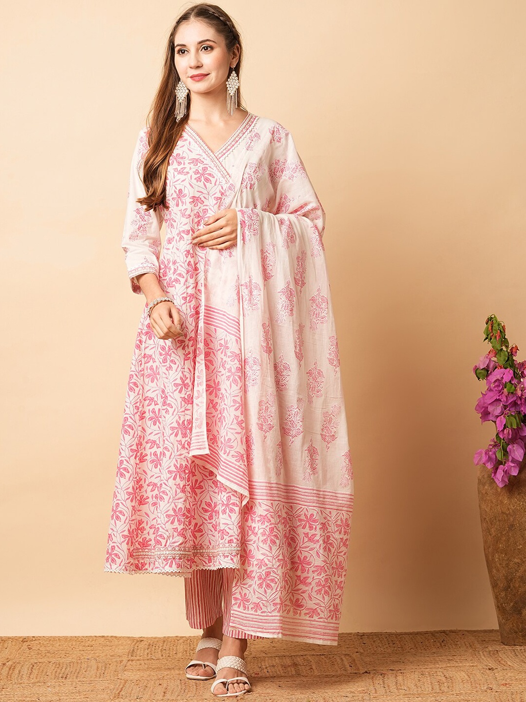 FASHOR Floral Printed Panelled Mirror Work Pure Cotton Anarkali Kurta & Trousers & Dupatta, White
FASHOR Floral Printed Panelled Mirror Work Pure Cotton Anarkali Kurta & Trousers & Dupatta, White