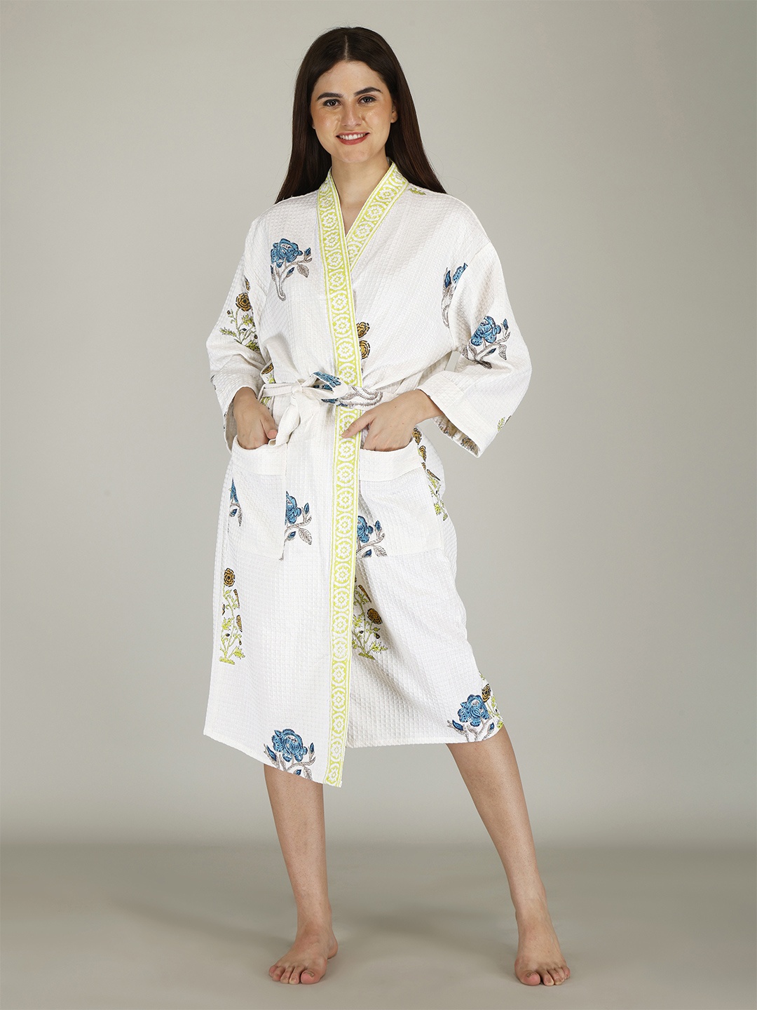 LIVING ROOTS Unisex Luxury Jaipur Block Printed Premium Waffle Cotton, Quick Dry Bathrobe, White
LIVING ROOTS Unisex Luxury Jaipur Block Printed Premium Waffle Cotton, Quick Dry Bathrobe, White