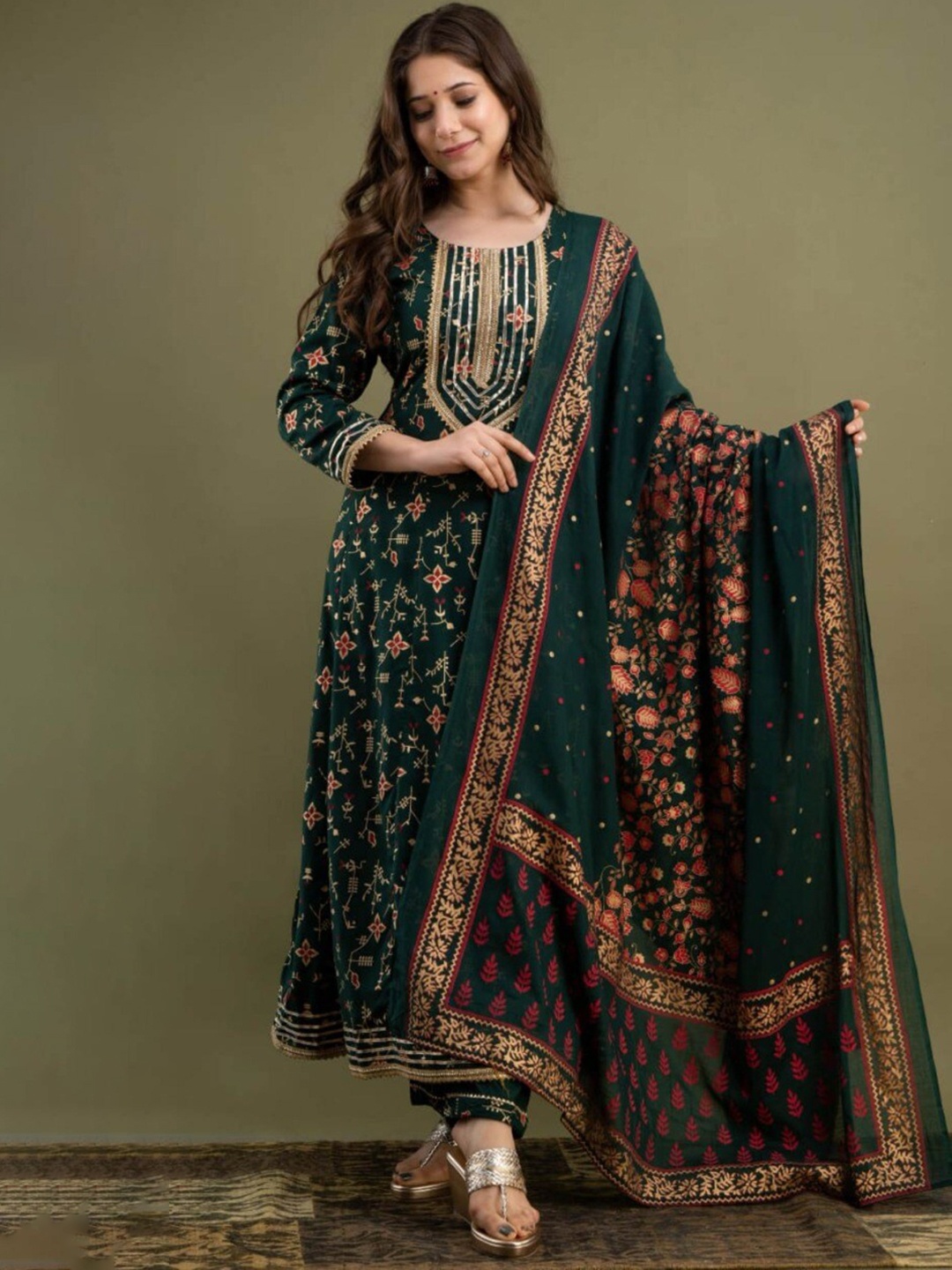 SP DESIGNS Women Floral Printed Regular Gotta Patti Kurta with Palazzos & With Dupatta, Green
SP DESIGNS Women Floral Printed Regular Gotta Patti Kurta with Palazzos & With Dupatta, Green