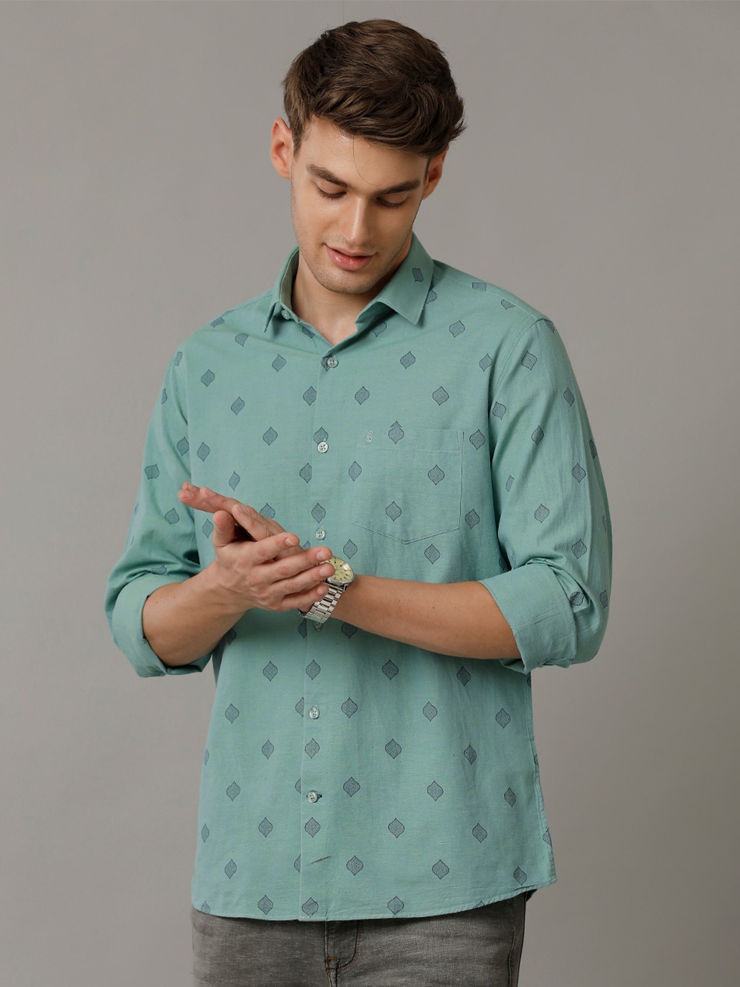 CAVALLO by Linen Club Contemporary Slim Fit Geometric Printed Spread Collar Casual Shirt, Green
CAVALLO by Linen Club Contemporary Slim Fit Geometric Printed Spread Collar Casual Shirt, Green