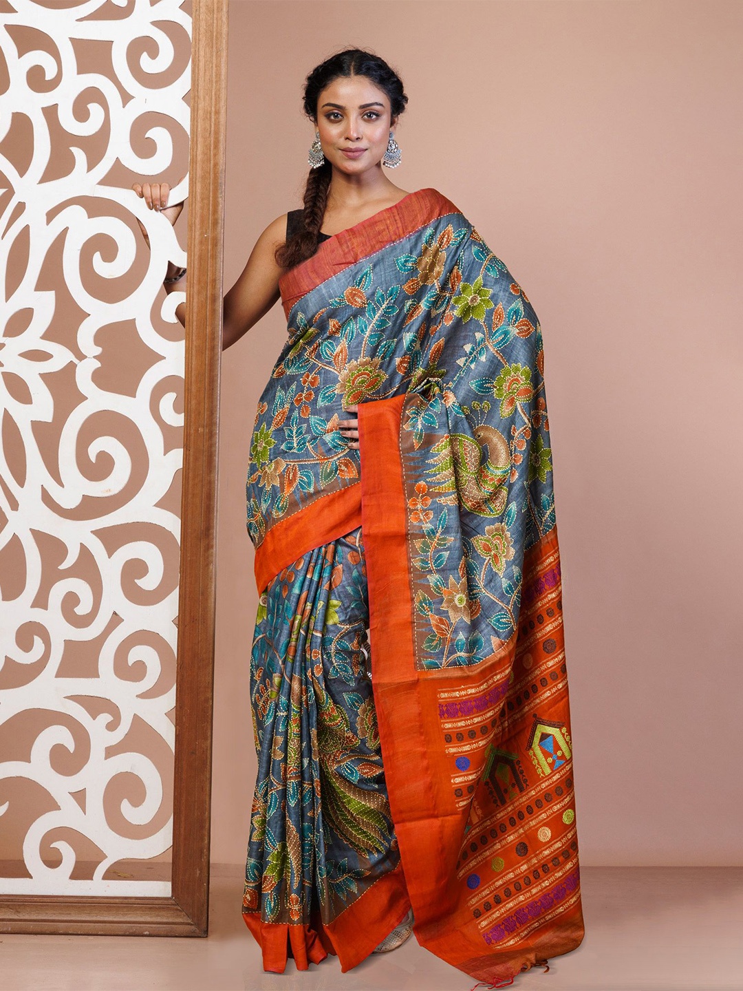 Unnati Silks Ethnic Motifs Kantha Work Pure Silk Handloom Tussar Saree, Grey
Unnati Silks Ethnic Motifs Kantha Work Pure Silk Handloom Tussar Saree, Grey