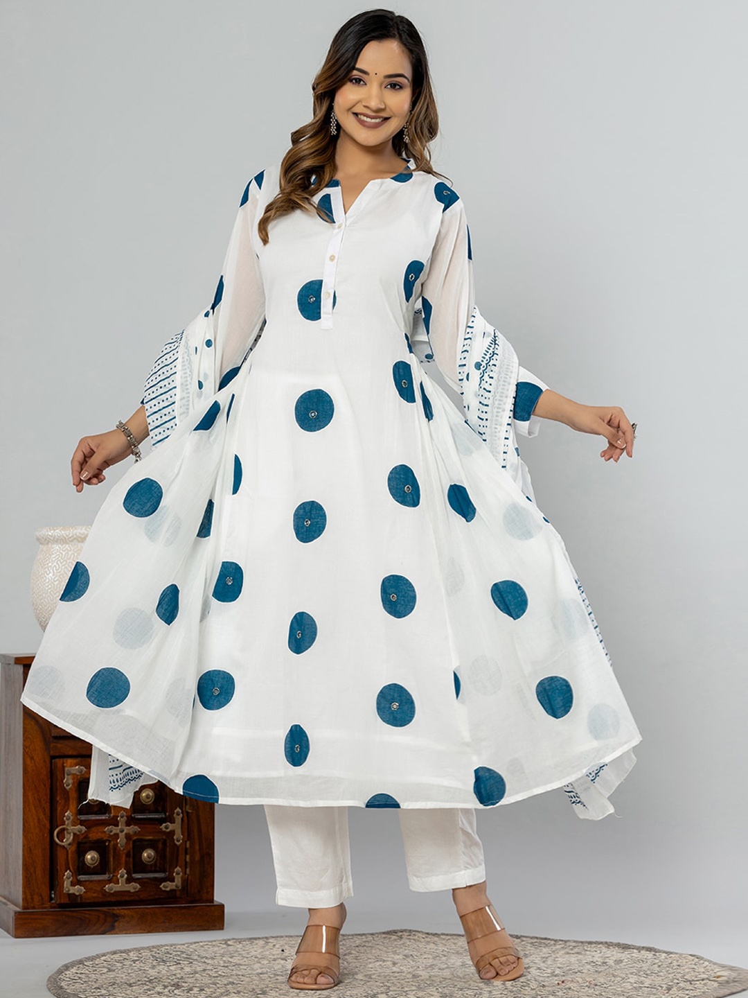 Indo Era Women Printed Regular Beads and Stones Pure Cotton Kurta Trousers & Dupatta, Off white
Indo Era Women Printed Regular Beads and Stones Pure Cotton Kurta Trousers & Dupatta, Off white