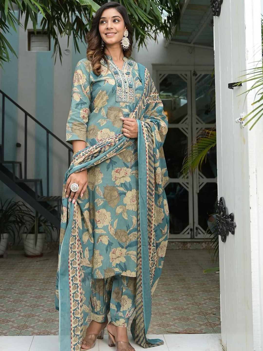 White World Women Floral Printed Regular Pure Cotton Kurta with Salwar & With Dupatta, Sea green
White World Women Floral Printed Regular Pure Cotton Kurta with Salwar & With Dupatta, Sea green