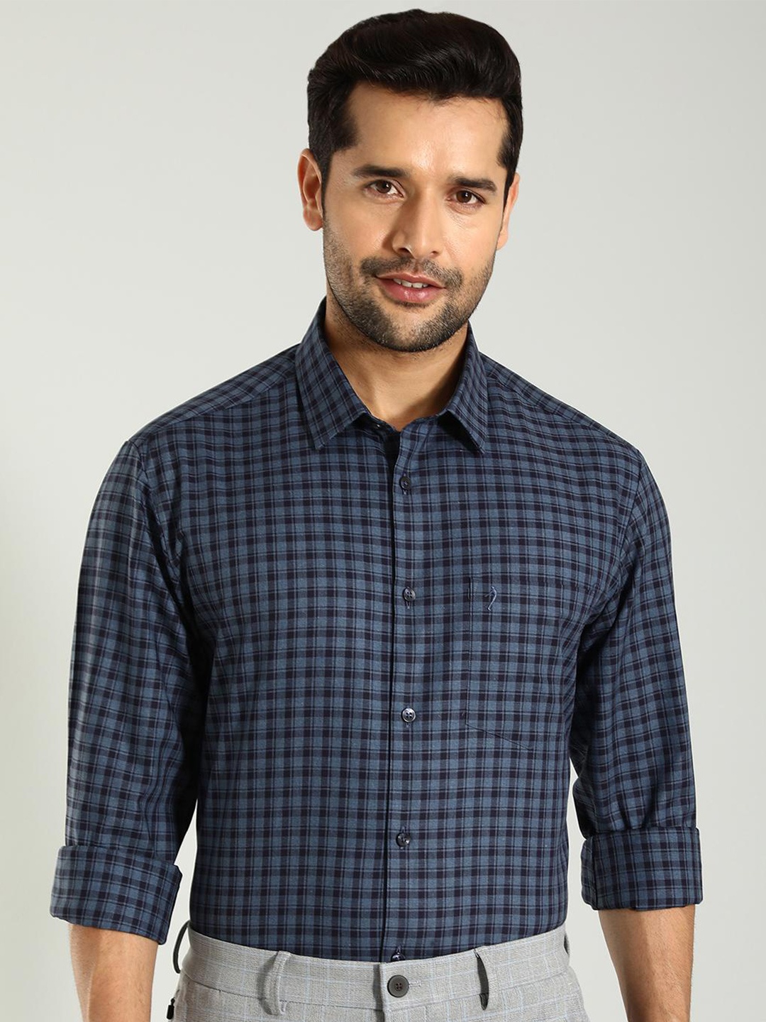Indian Terrain Checked Spread Collar Classic Slim Fit pure Cotton Casual Shirt, Blue
Indian Terrain Checked Spread Collar Classic Slim Fit pure Cotton Casual Shirt, Blue
