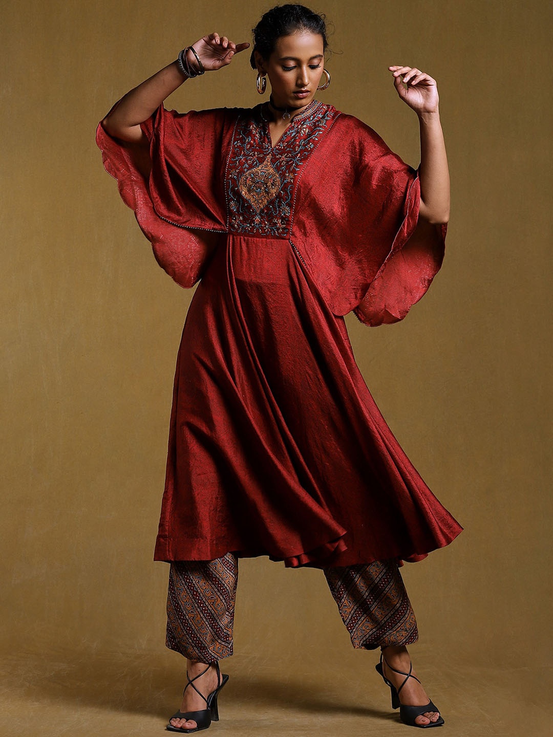 Ritu Kumar Women Floral Yoke Design Regular Thread Work Pure Silk Kurta with Palazzos, Burgundy
Ritu Kumar Women Floral Yoke Design Regular Thread Work Pure Silk Kurta with Palazzos, Burgundy