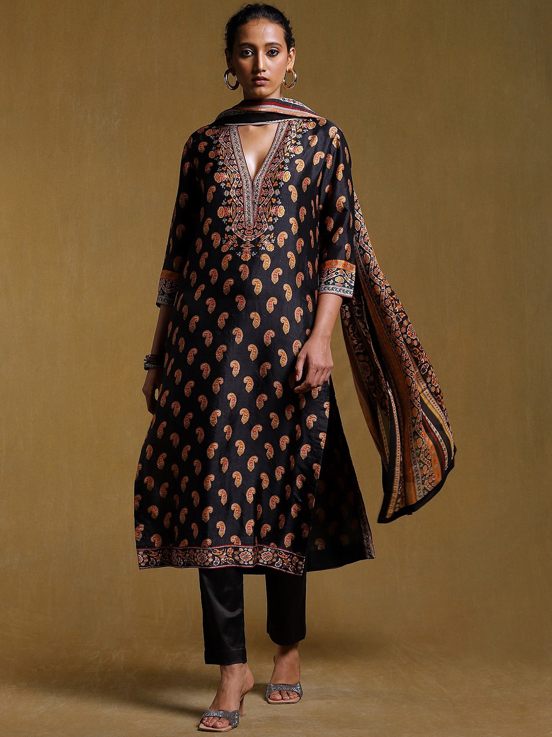 Ritu Kumar Women Ethnic Motifs Regular Pure Silk Kurta with Trousers & With Dupatta, Black
Ritu Kumar Women Ethnic Motifs Regular Pure Silk Kurta with Trousers & With Dupatta, Black