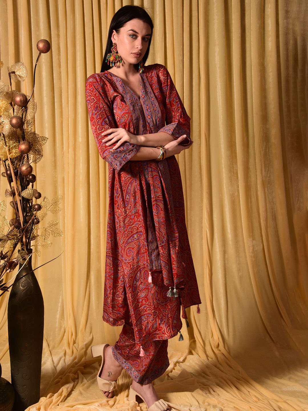 Laalzari Women Ethnic Motifs Printed Regular Silk Georgette Kurta with Trousers, Red
Laalzari Women Ethnic Motifs Printed Regular Silk Georgette Kurta with Trousers, Red